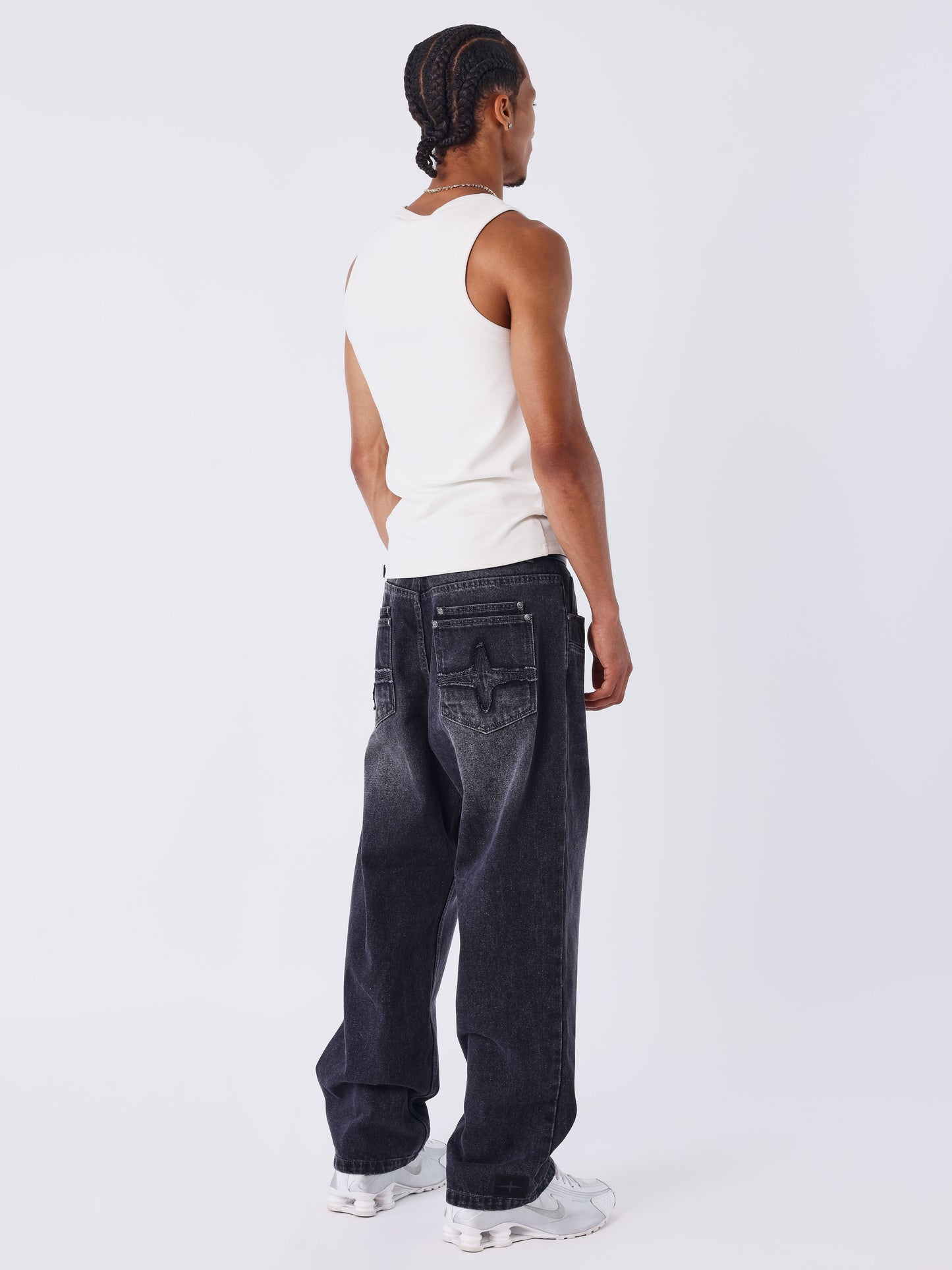Baggyjeans i svart tvättad denim