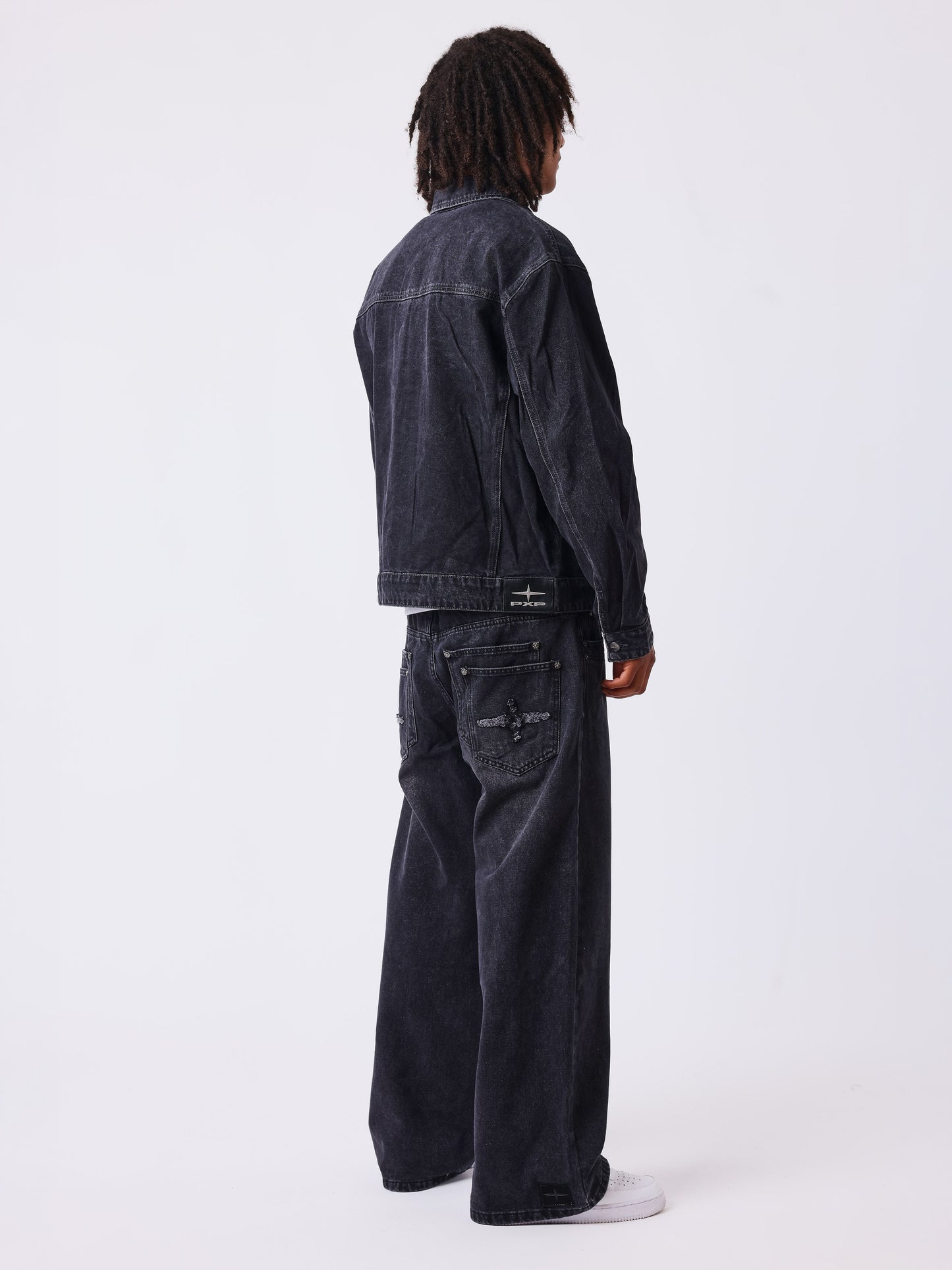 Jean baggy en denim noir délavé