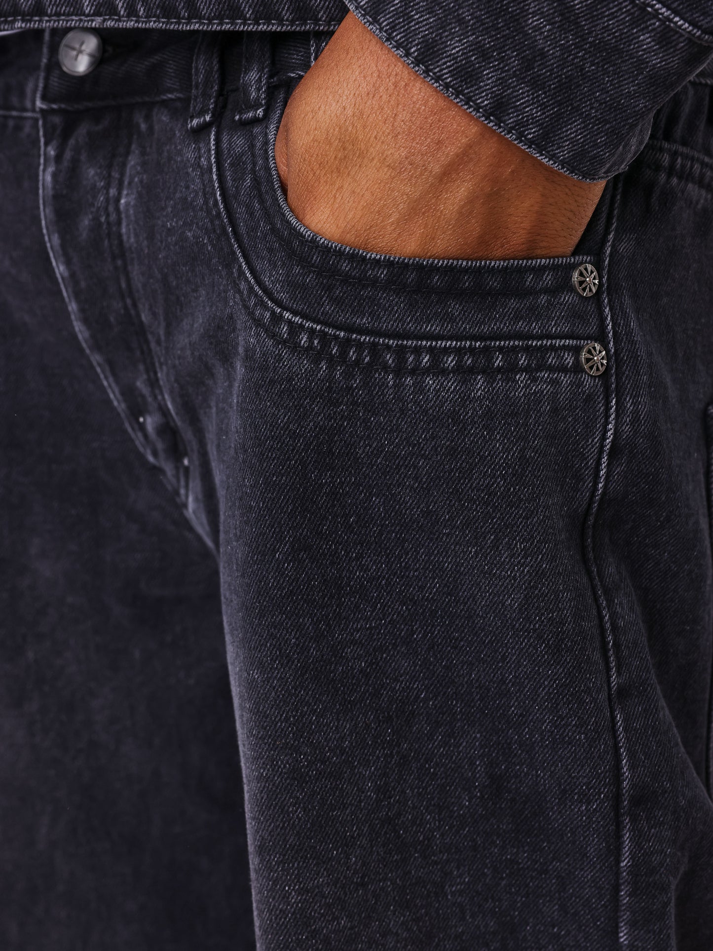 Jean baggy en denim noir délavé