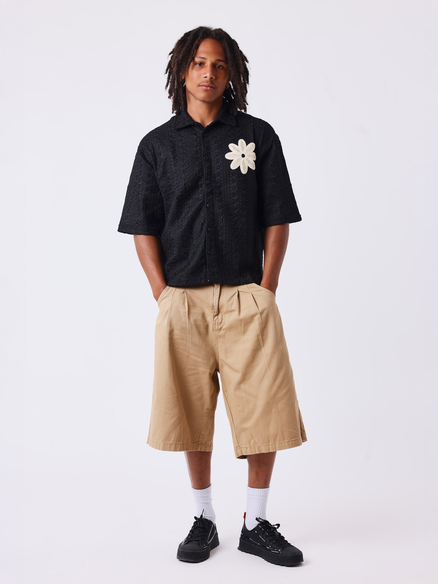 Chemise brodée ajourée avec fleur