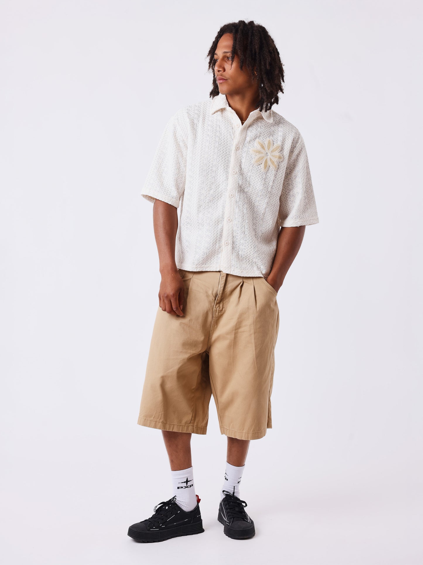 Camisa bordada calada con flor