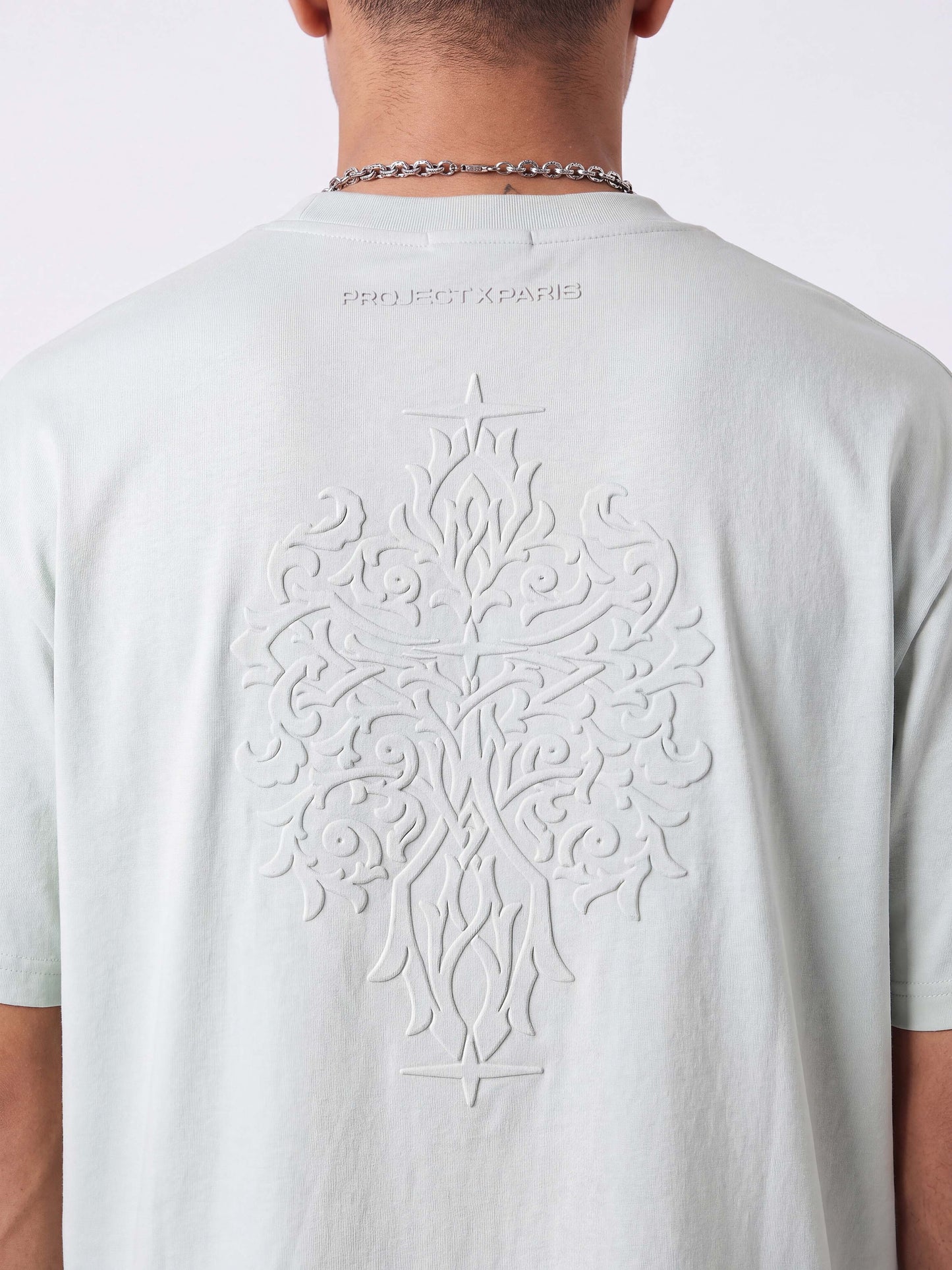 Camiseta com padrão em relevo