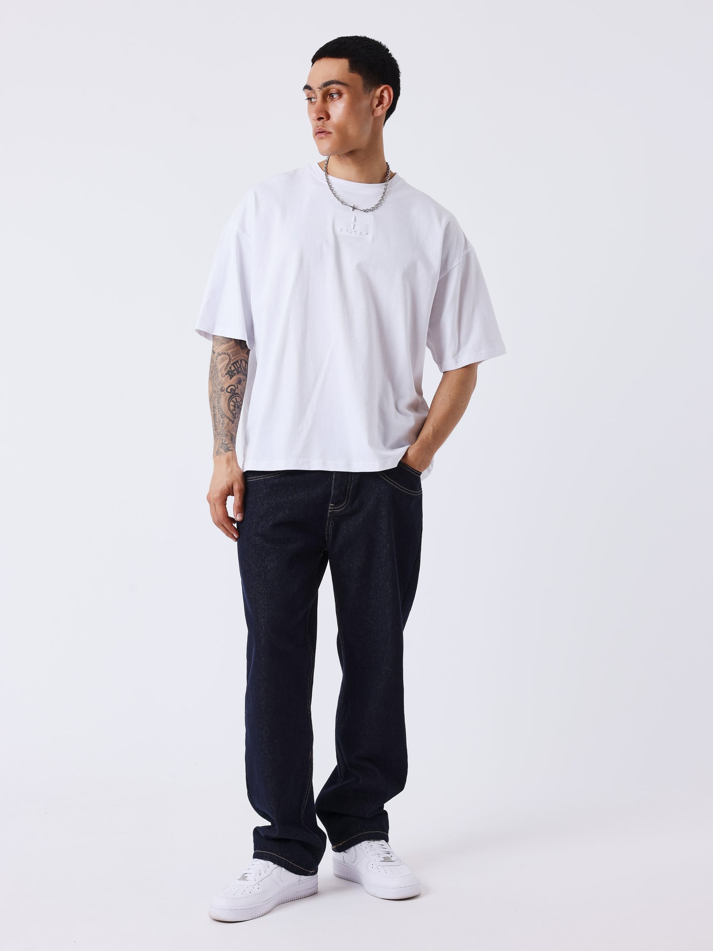 Camiseta con estampado en relieve
