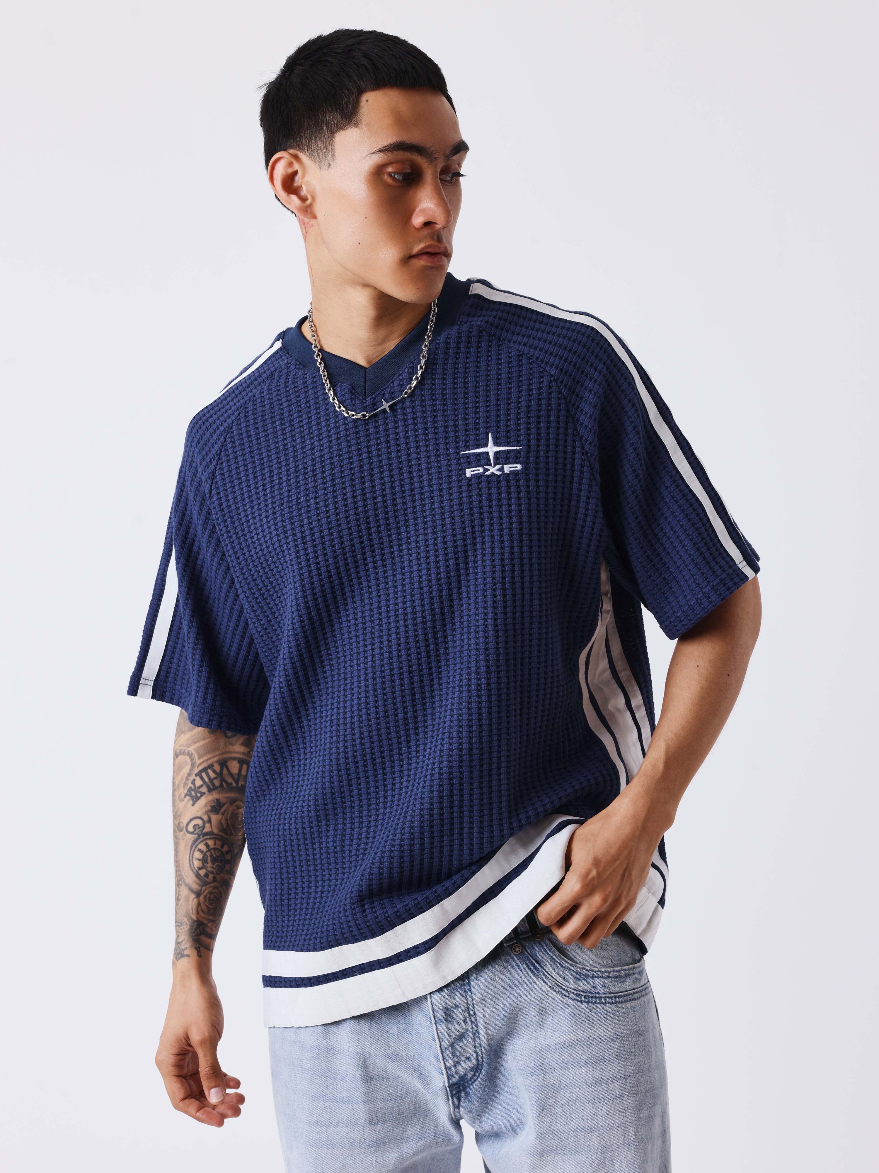T-shirt en maille à col V-1