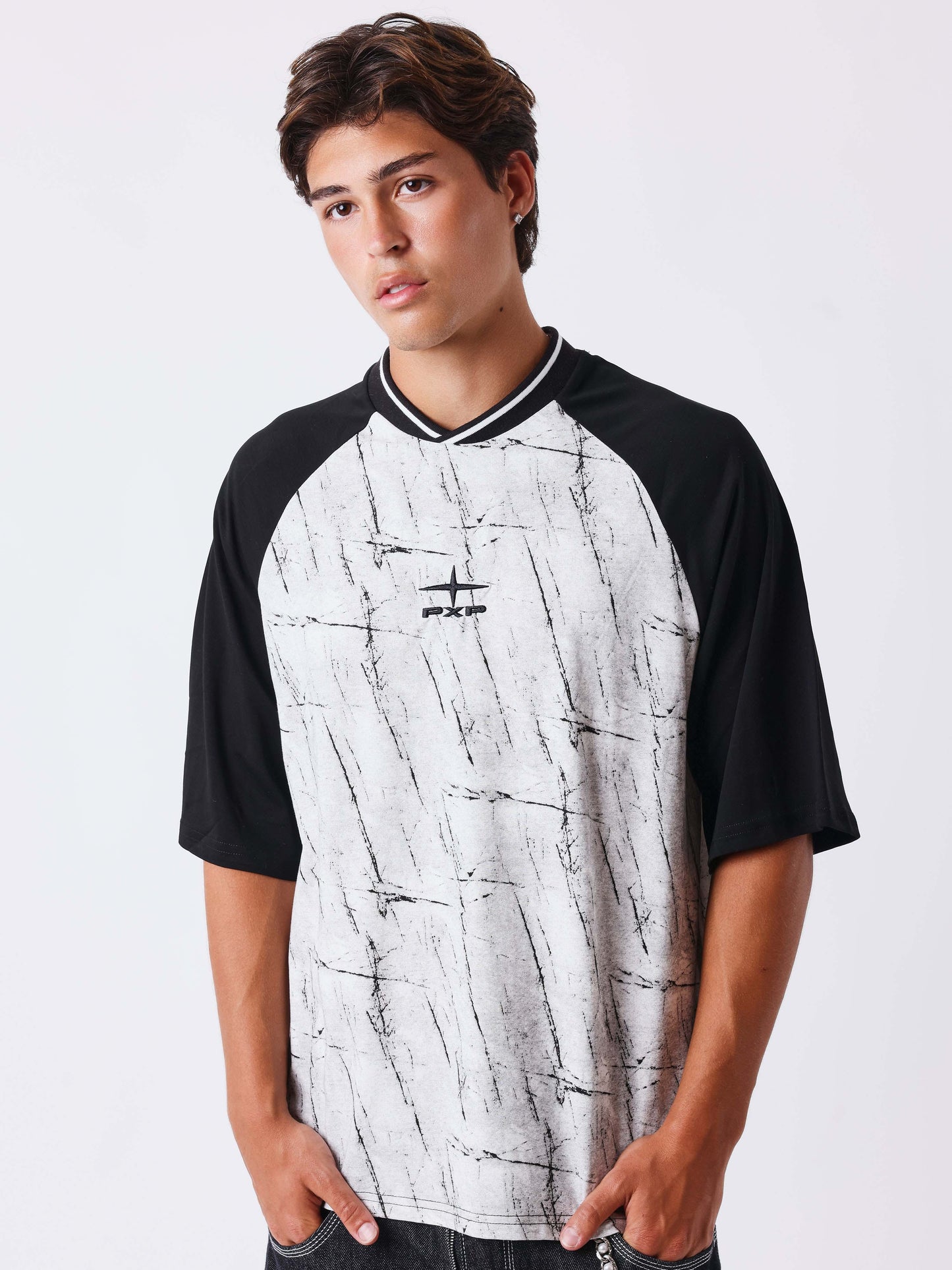 Raglan-T-Shirt mit Grafikmuster