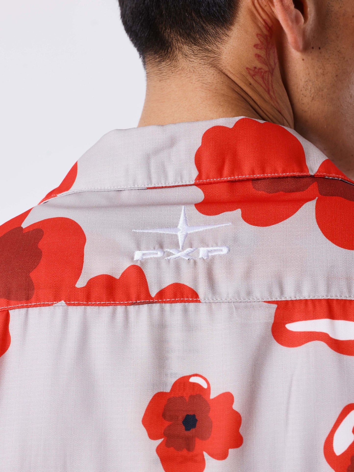 Camicia a maniche corte con motivo floreale