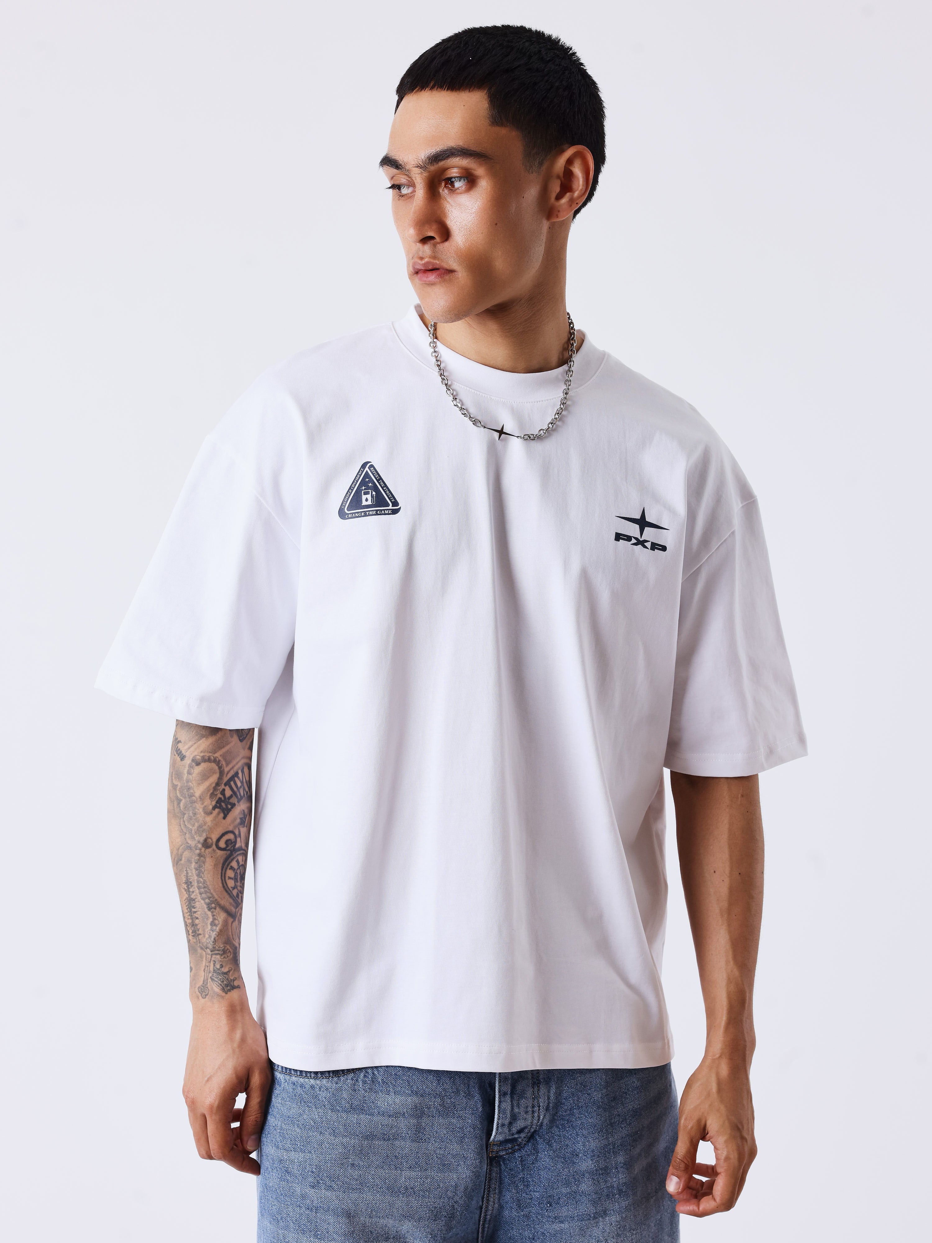 Camiseta de manga corta con estampado delante y detrás