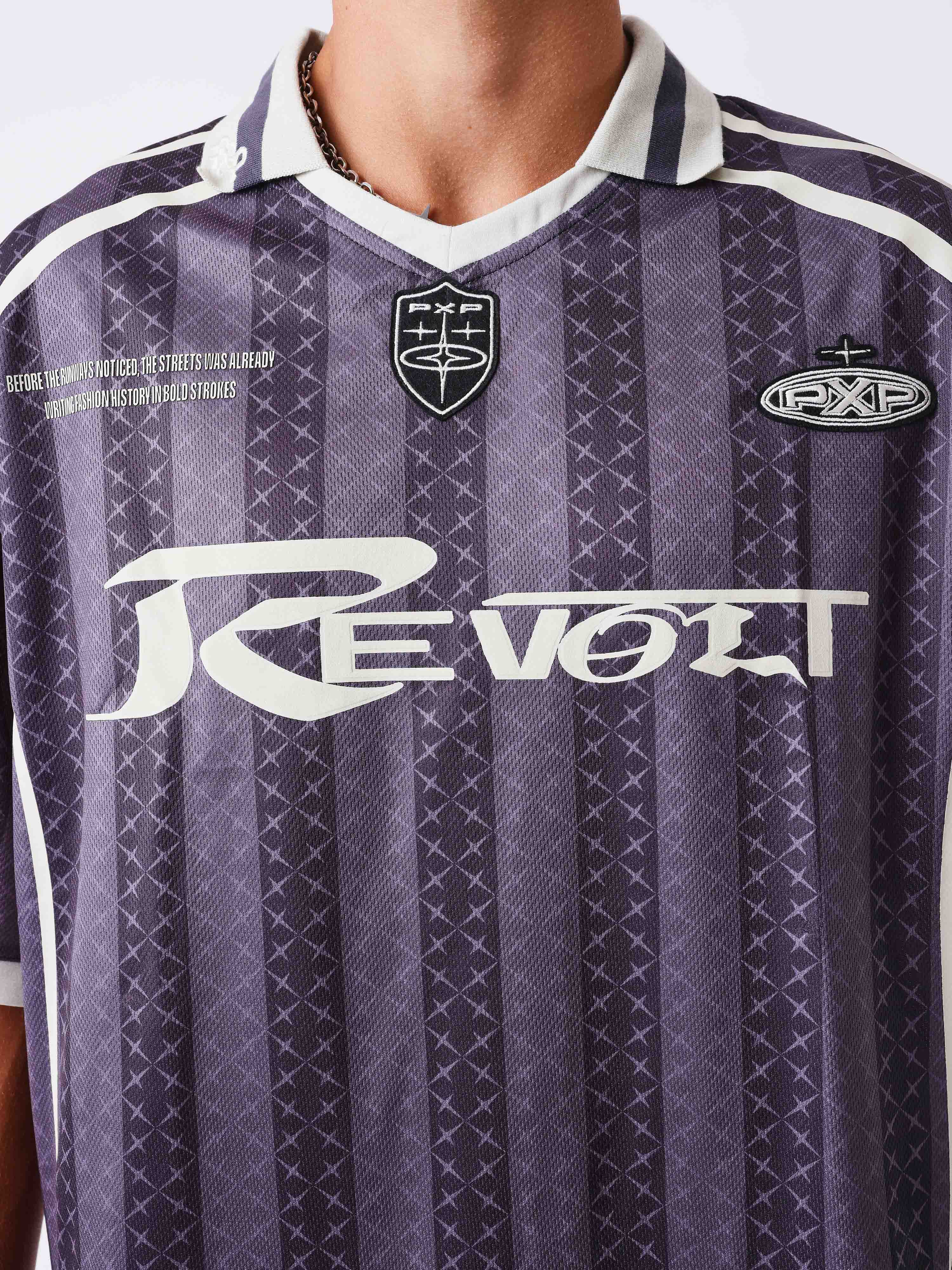Revolt Trikot mit gestreiftem Muster und aufgedruckten Logos-3