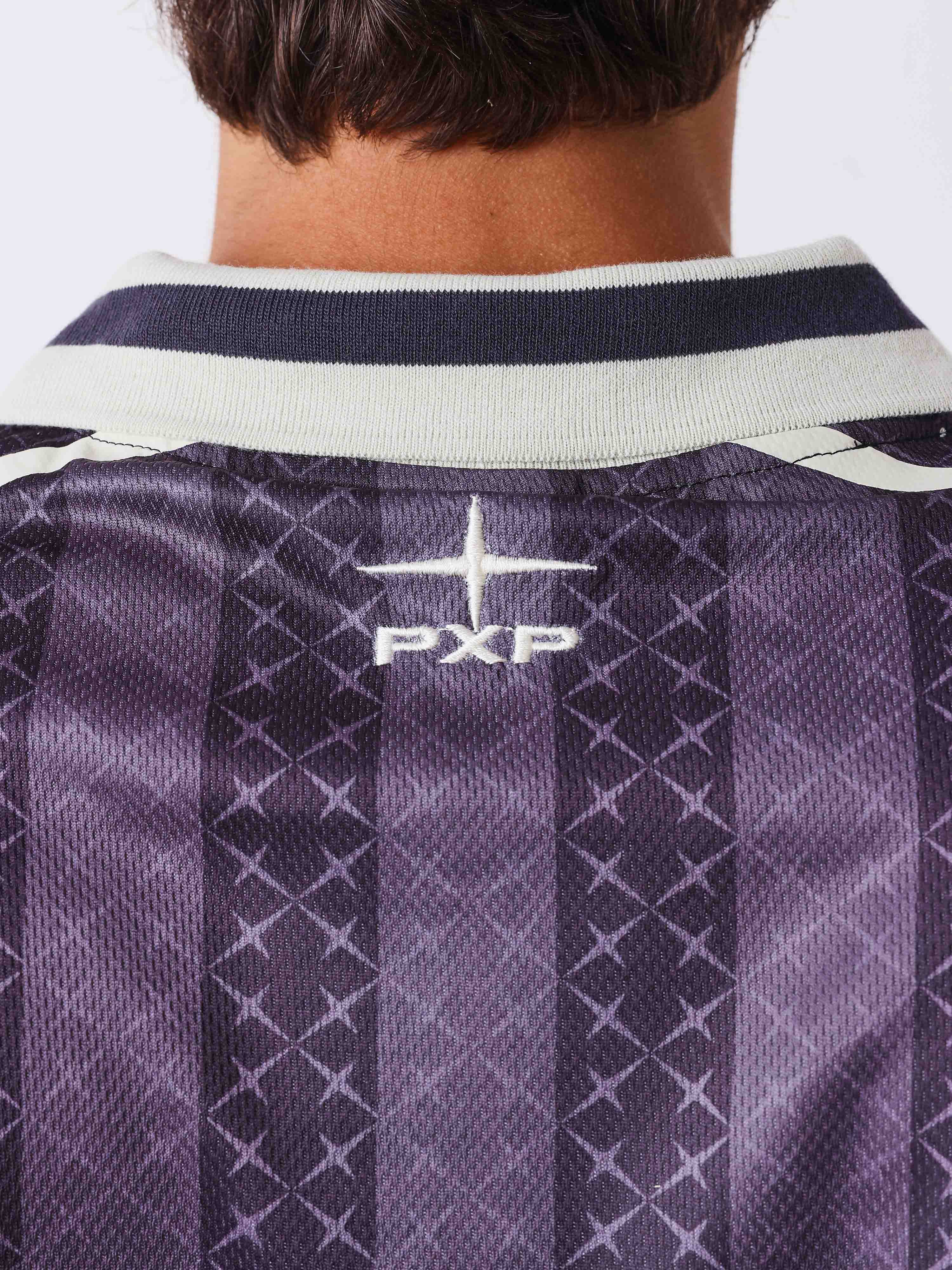 Revolt Trikot mit gestreiftem Muster und aufgedruckten Logos-9