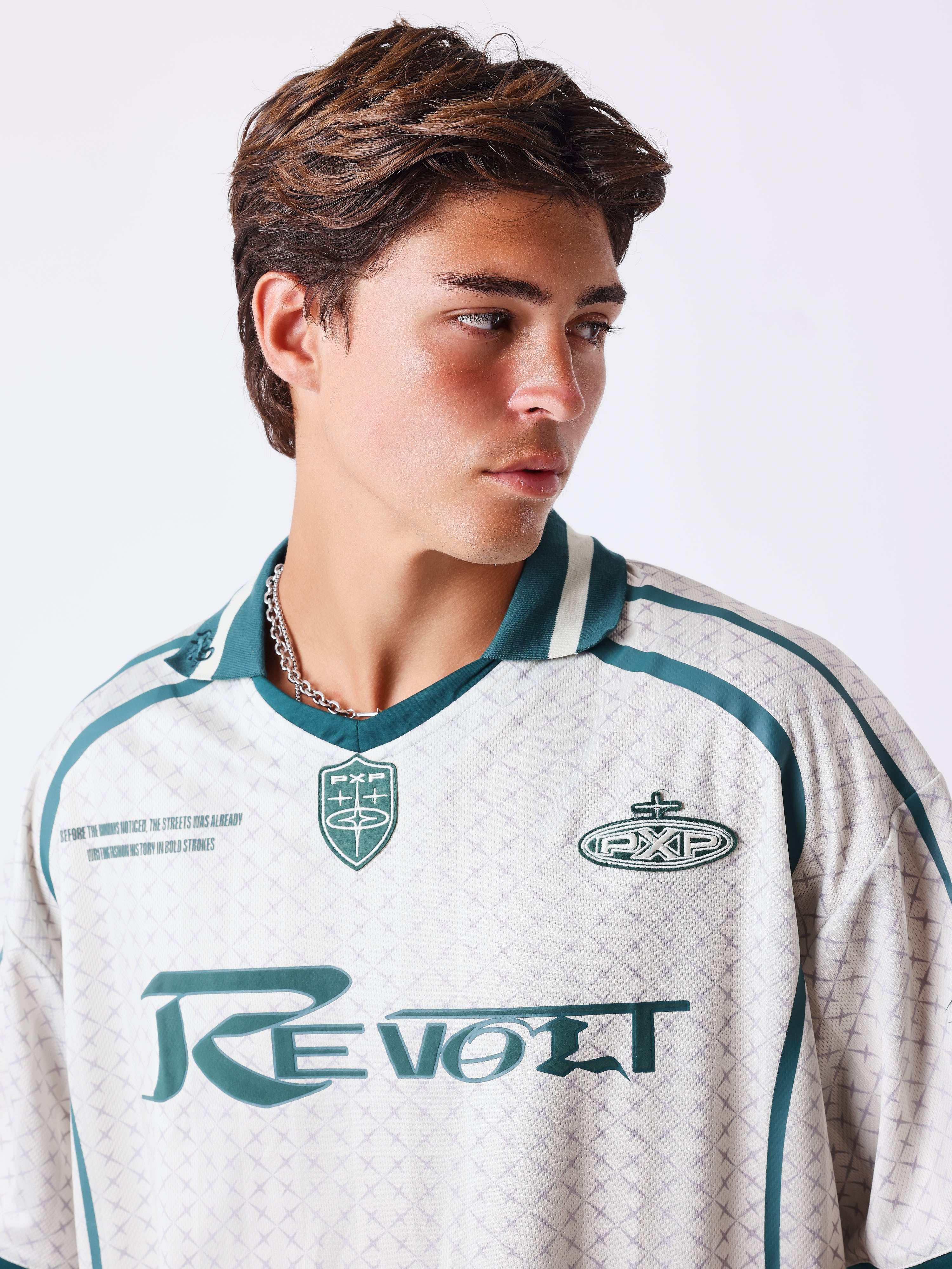 Revolt Trikot mit gestreiftem Muster und aufgedruckten Logos-4