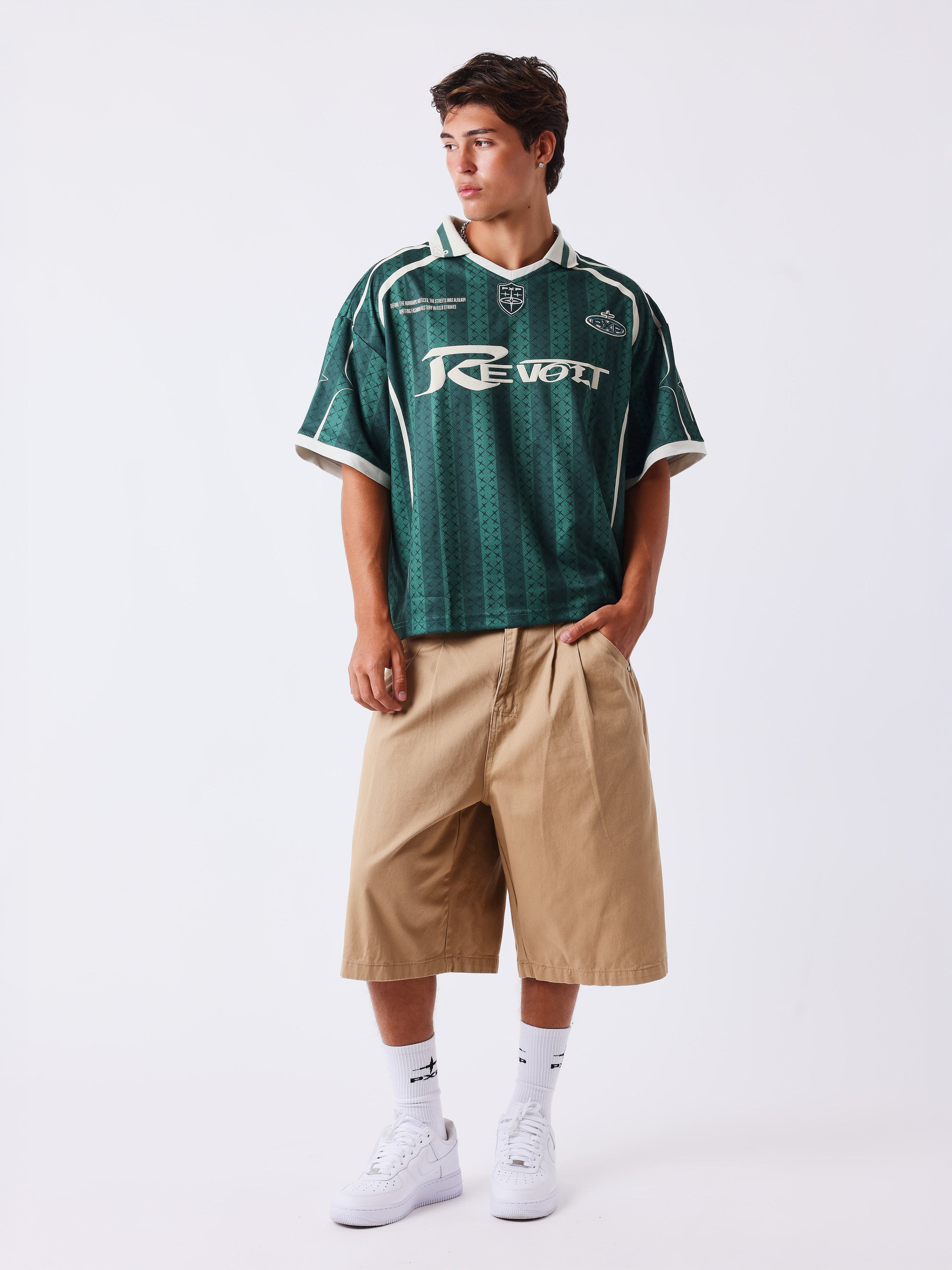 Revolt Trikot mit gestreiftem Muster und aufgedruckten Logos-5