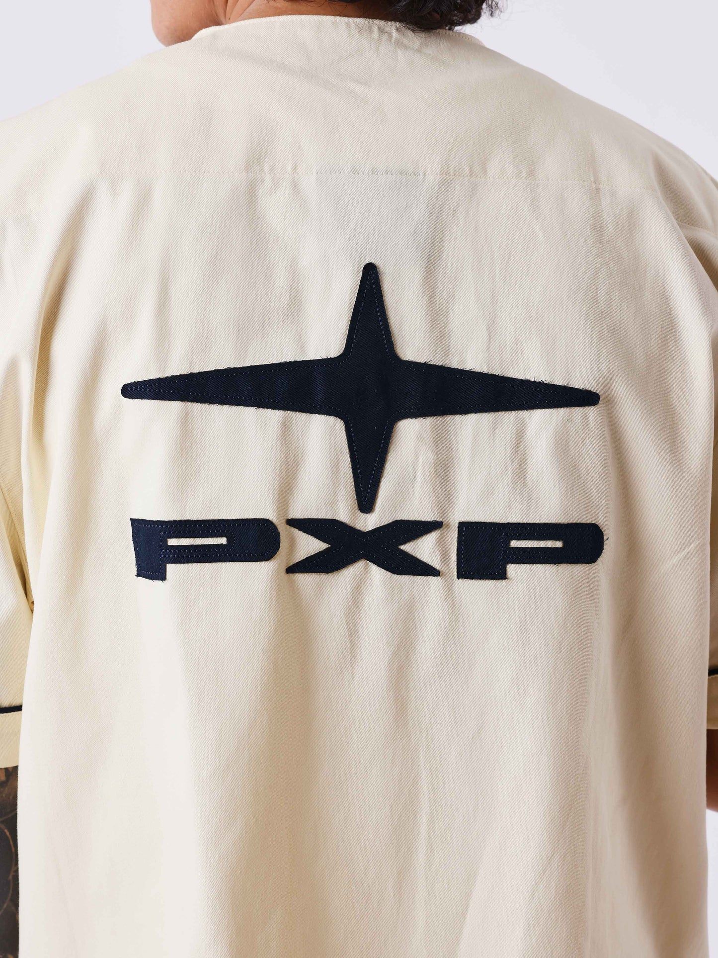 Camicia stile baseball con logo sul retro