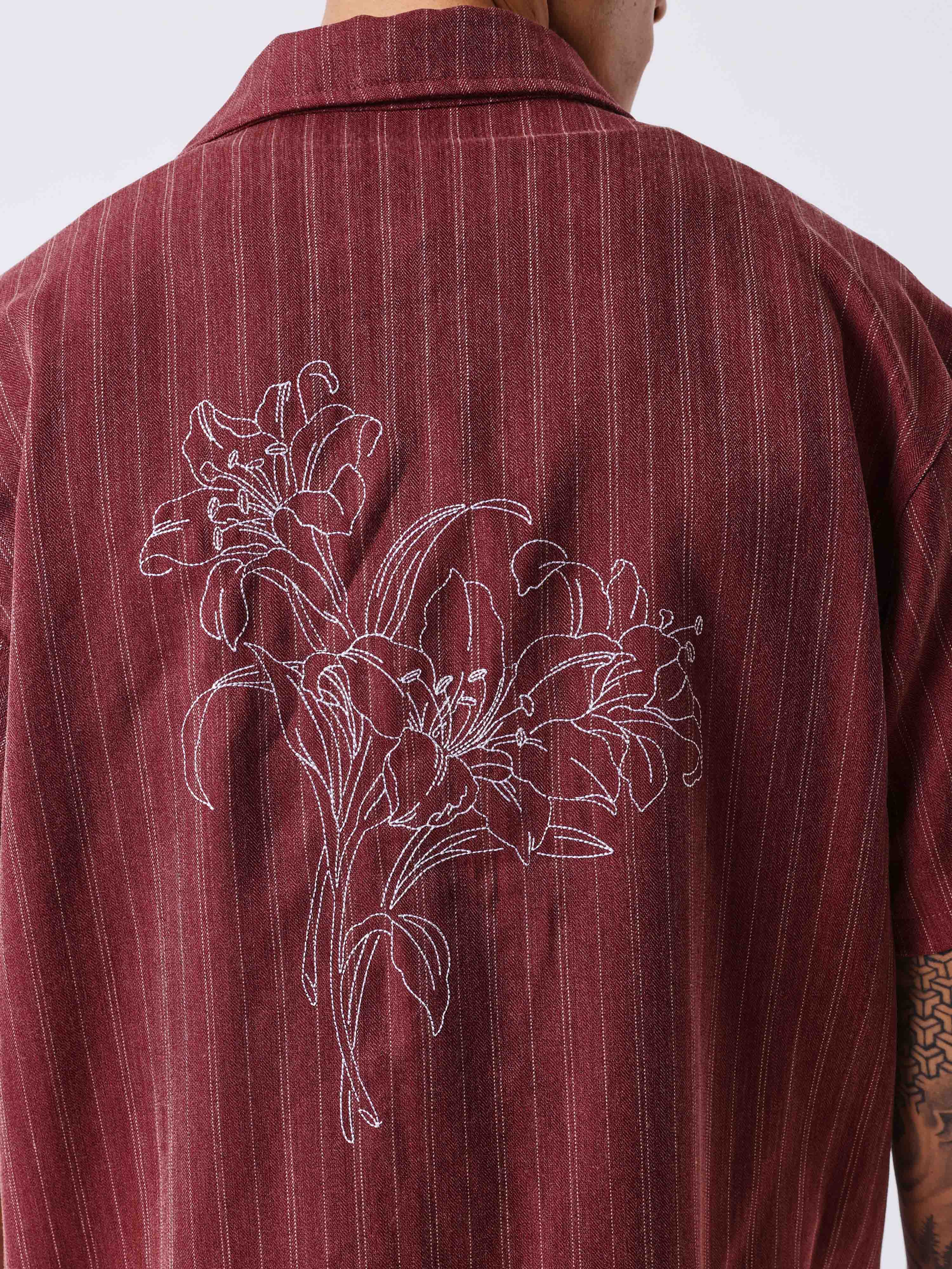 Camisa con estampado de rayas y bordado en la espalda-4