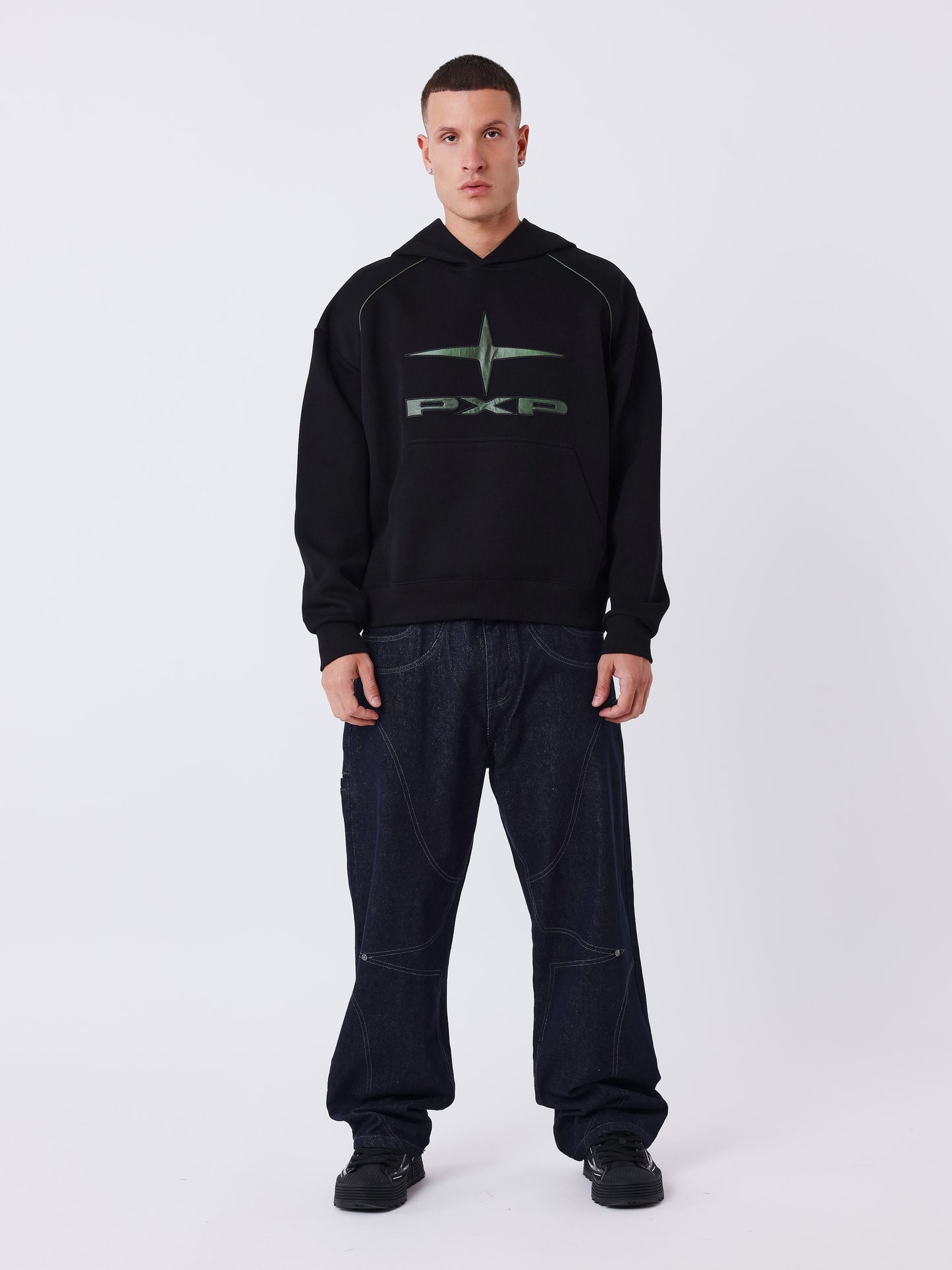 Sweatshirt com capuz com logo termorreativo