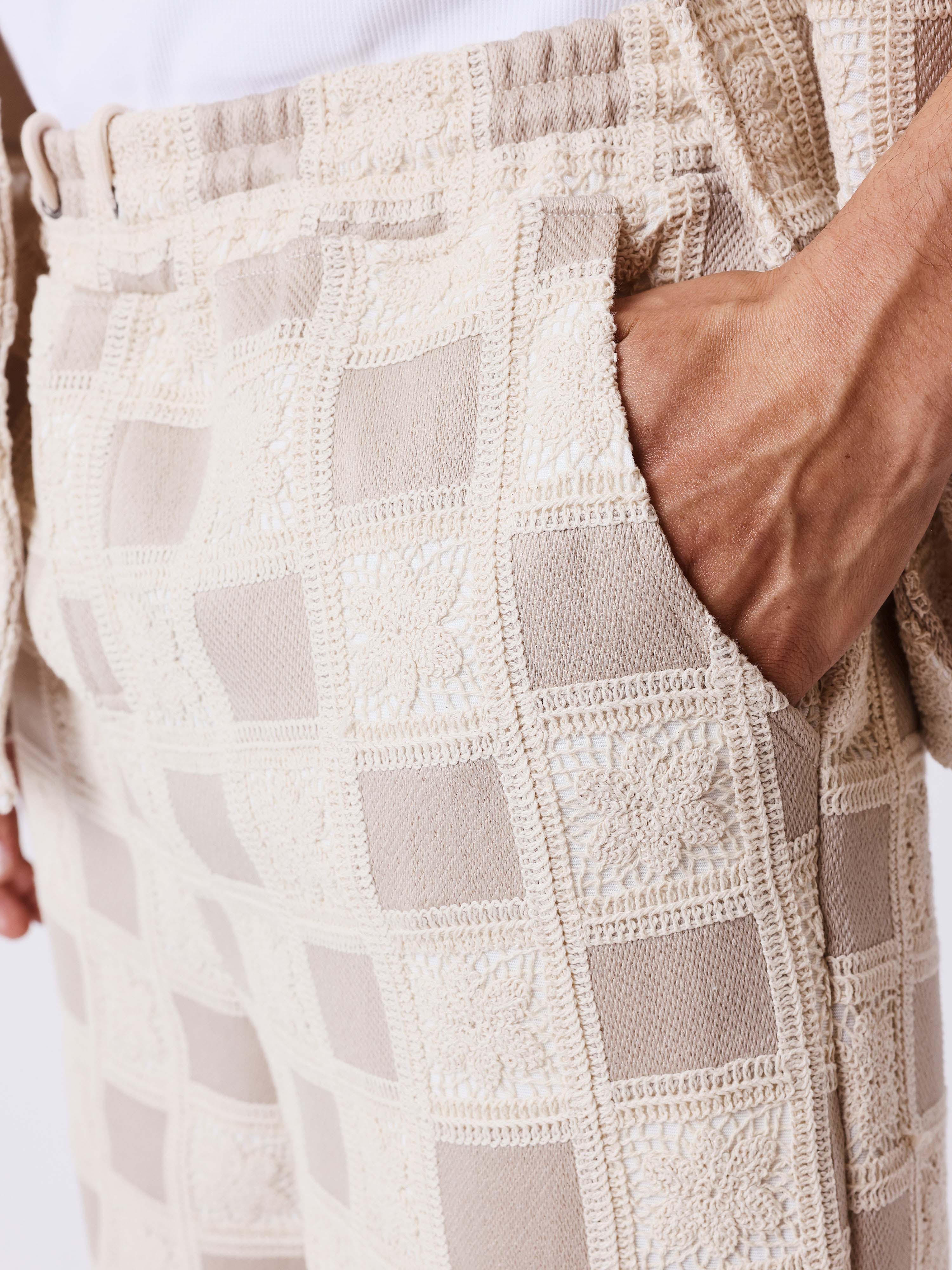 Short homme texturé à motif carreaux-4