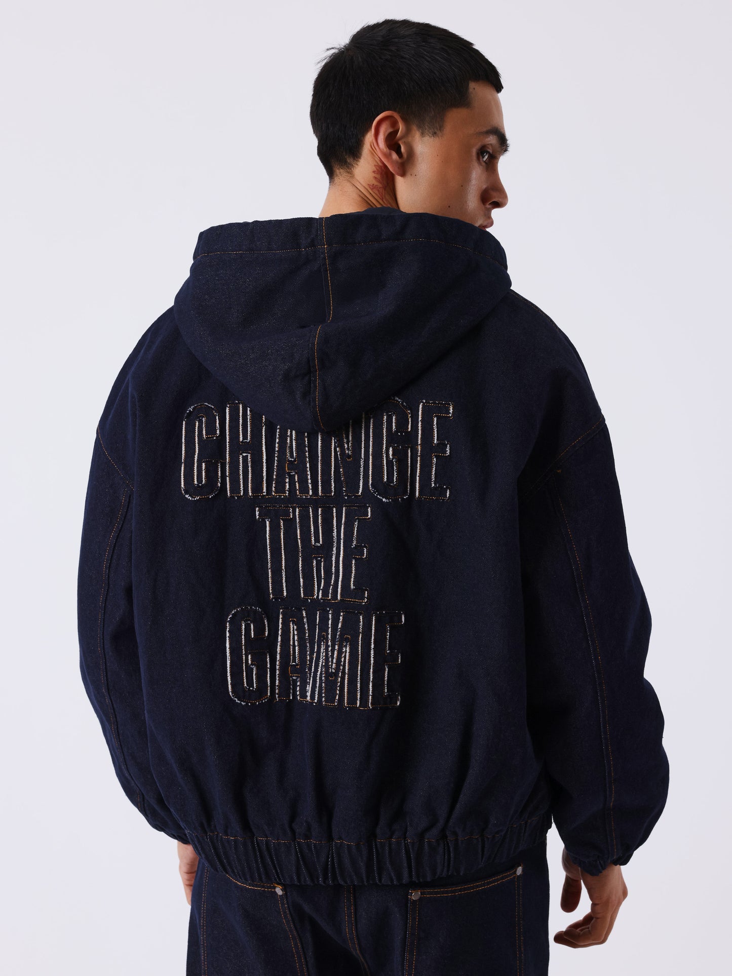 Kurtka z kapturem z denimu snow