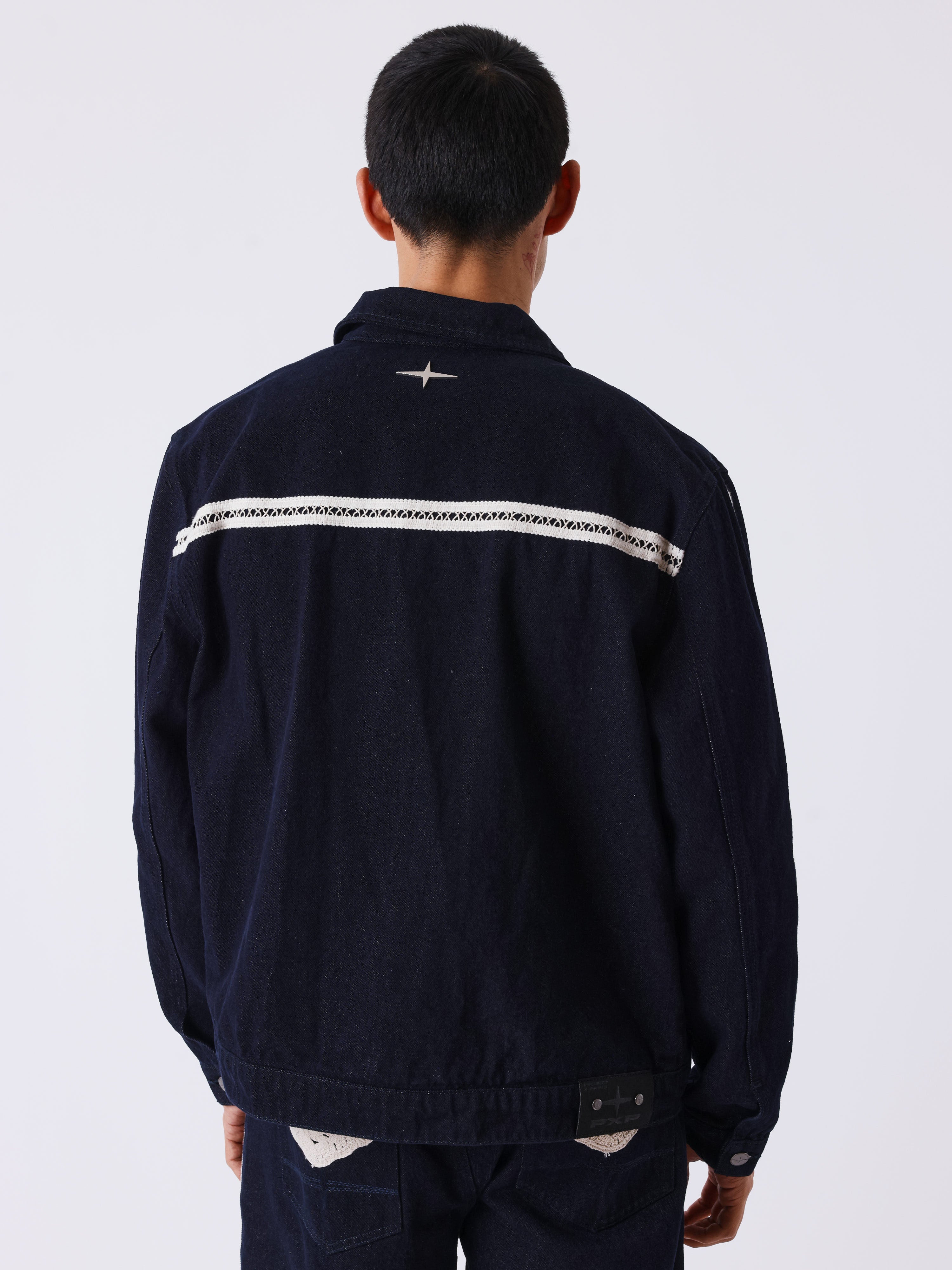 Tofarvet denimjakke med hæklede detaljer-3