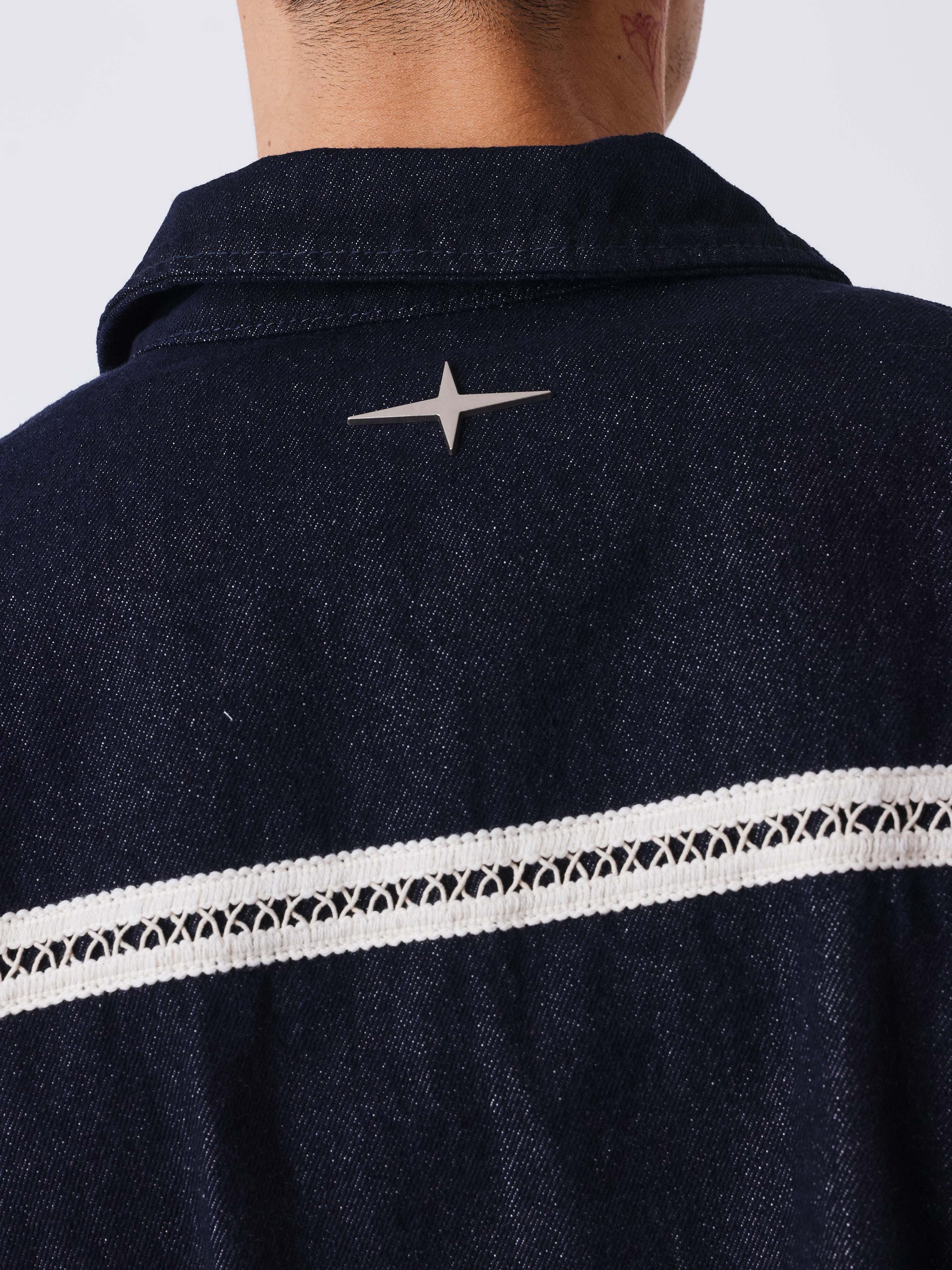 Tofarvet denimjakke med hæklede detaljer-9