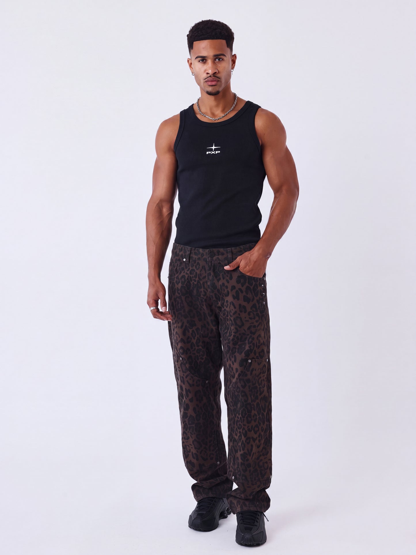 Pantalon en denim imprimé léopard style charpentier