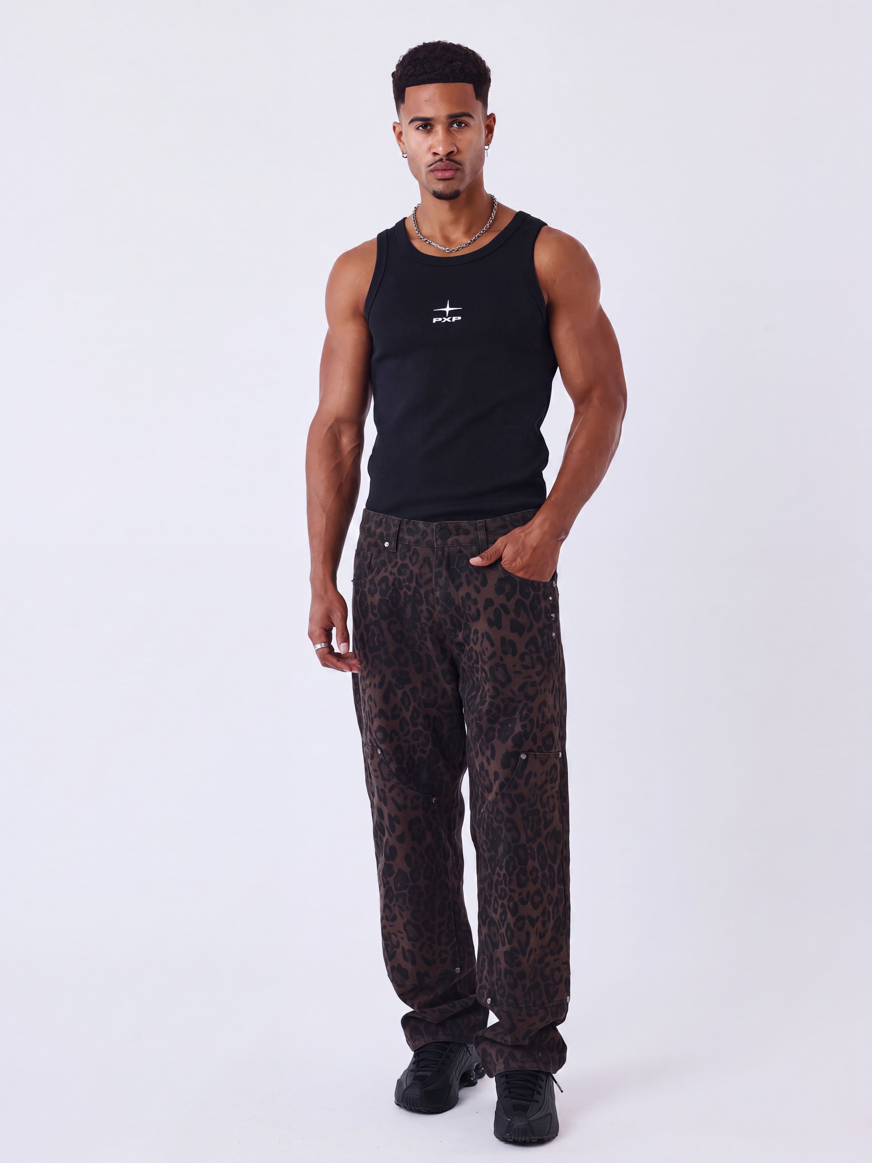 Pantalon en denim imprimé léopard style charpentier-1