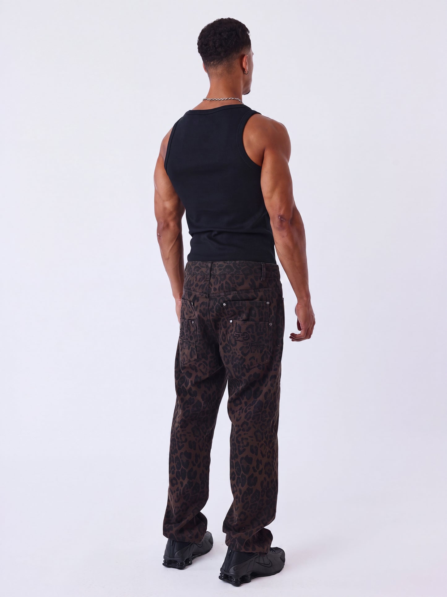 Pantalon en denim imprimé léopard style charpentier
