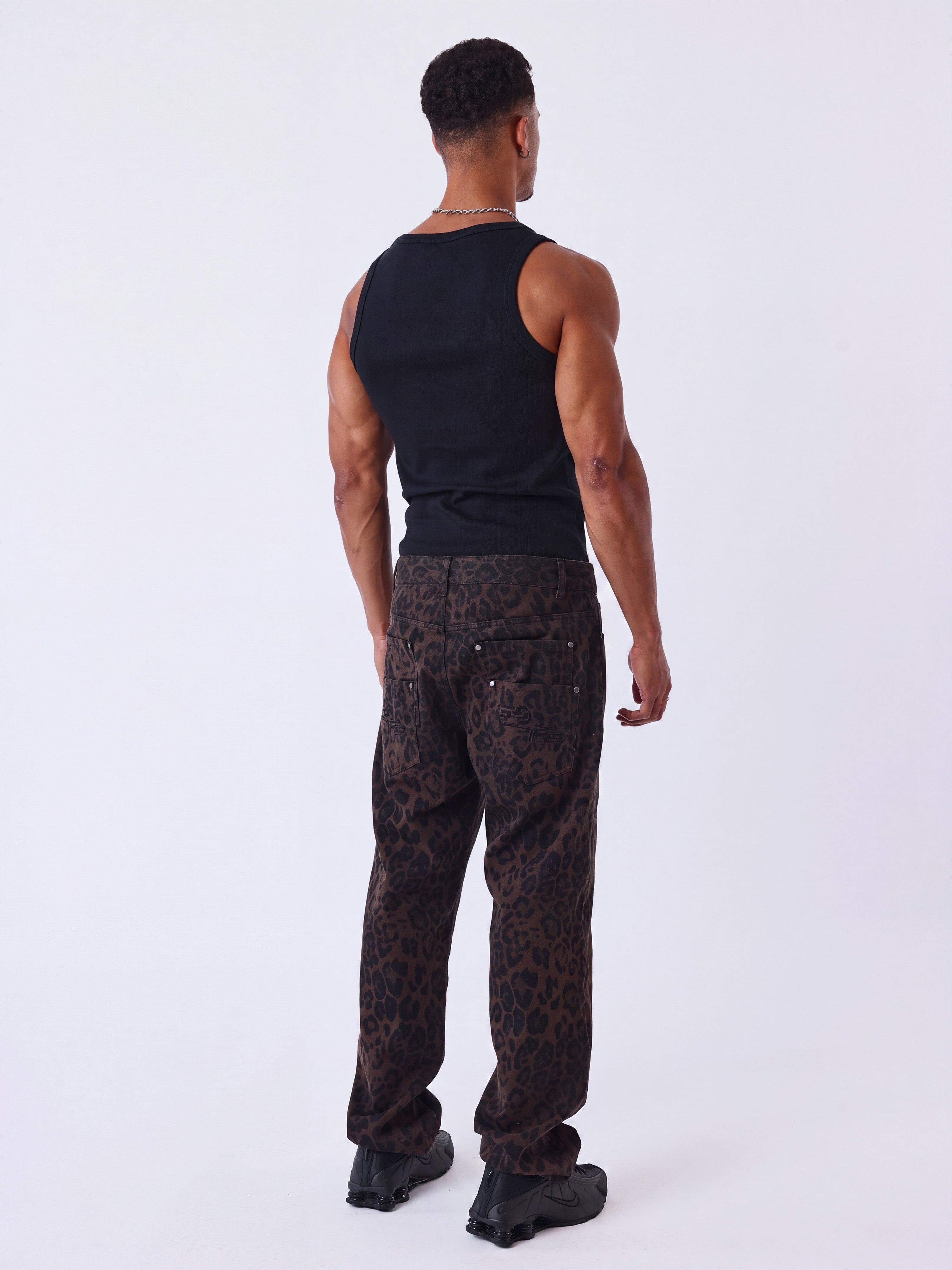 Pantalon en denim imprimé léopard style charpentier-2