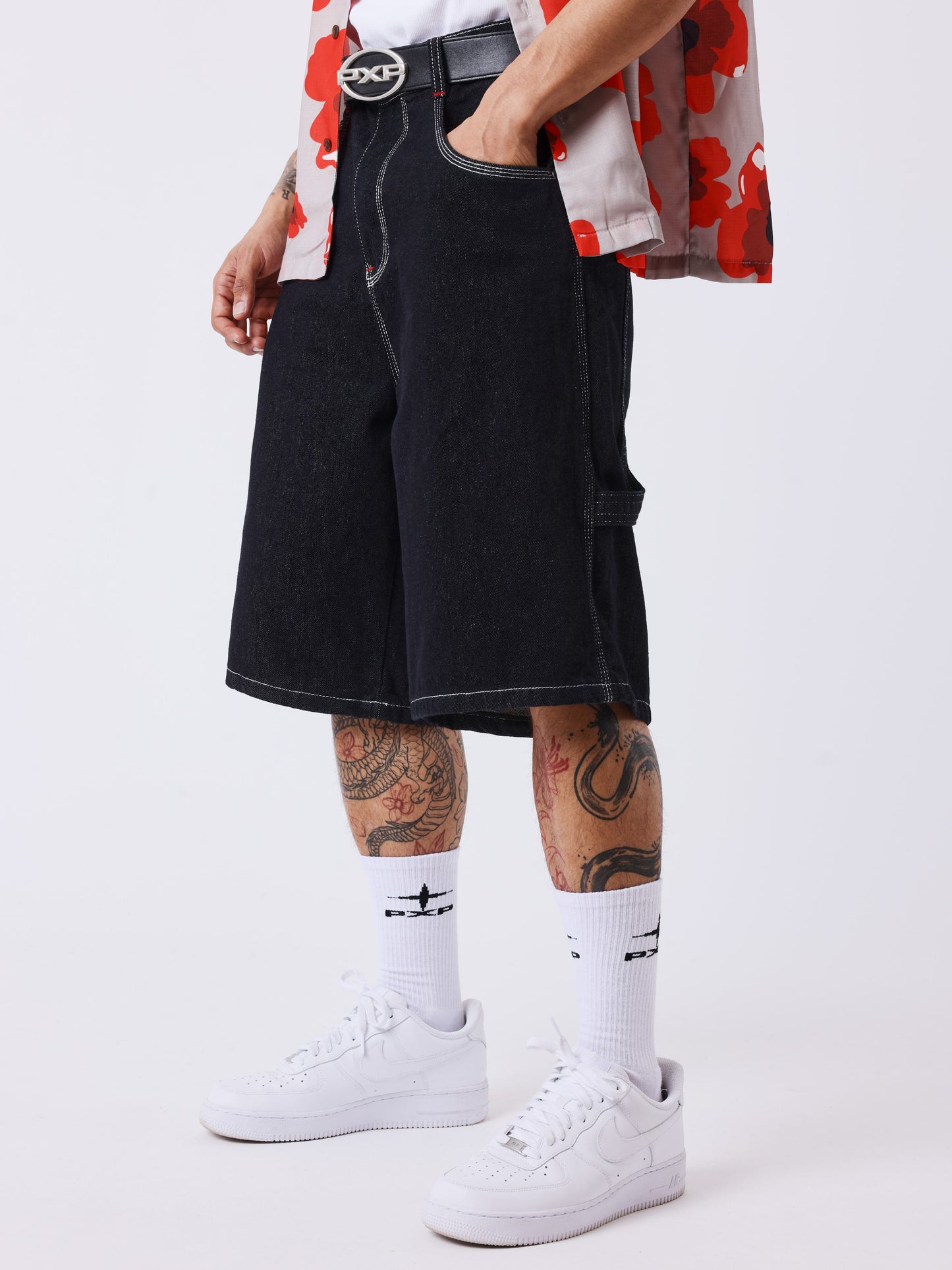 Bermuda in denim con tasche utility