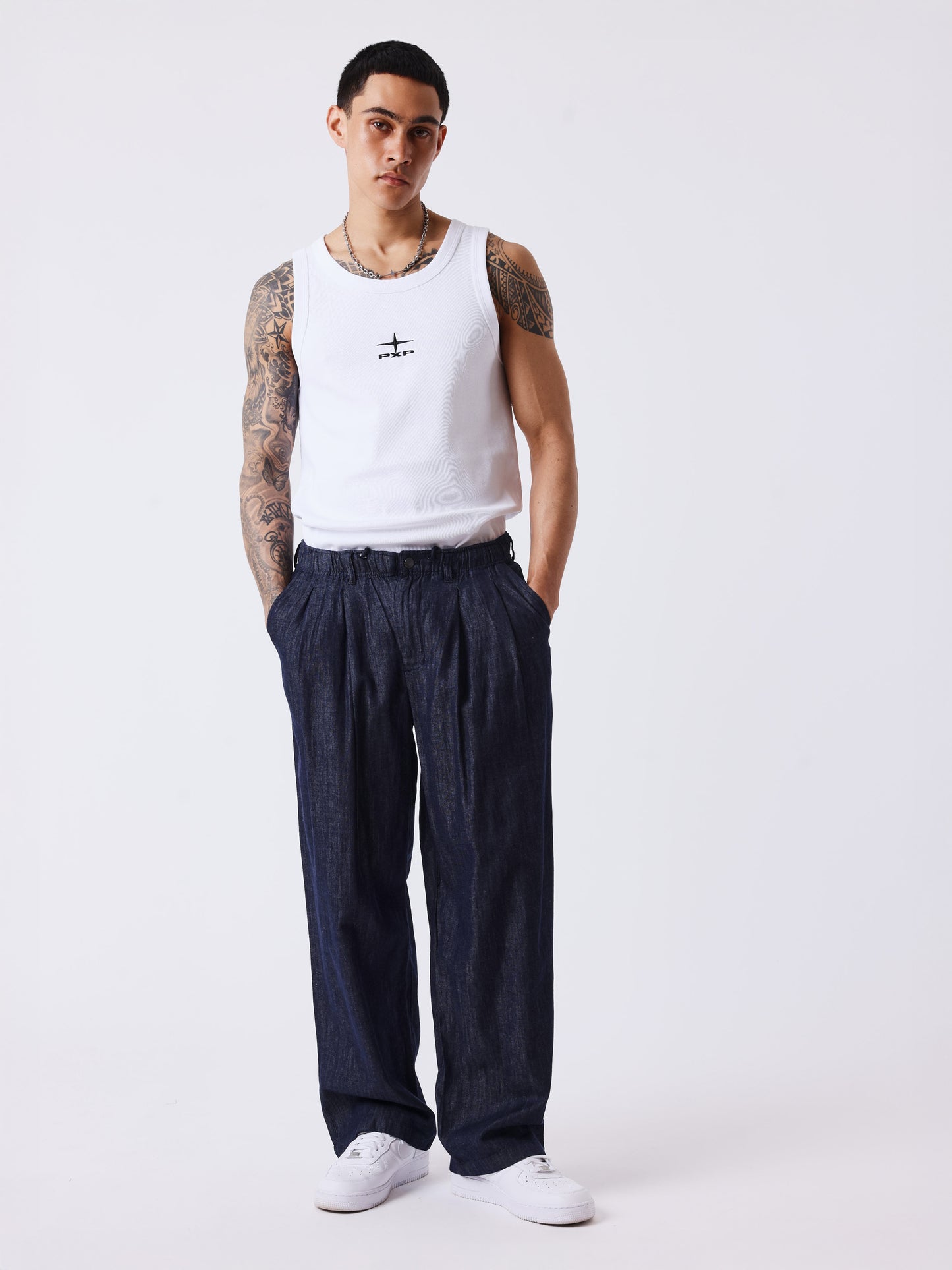 Herrenhose mit Bundfalten und elastischem Bund
