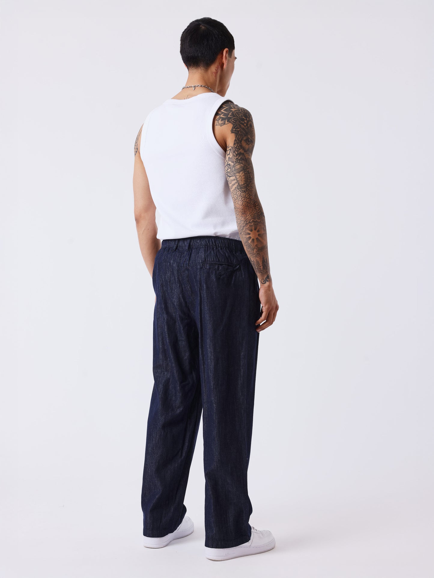 Herrenhose mit Bundfalten und elastischem Bund