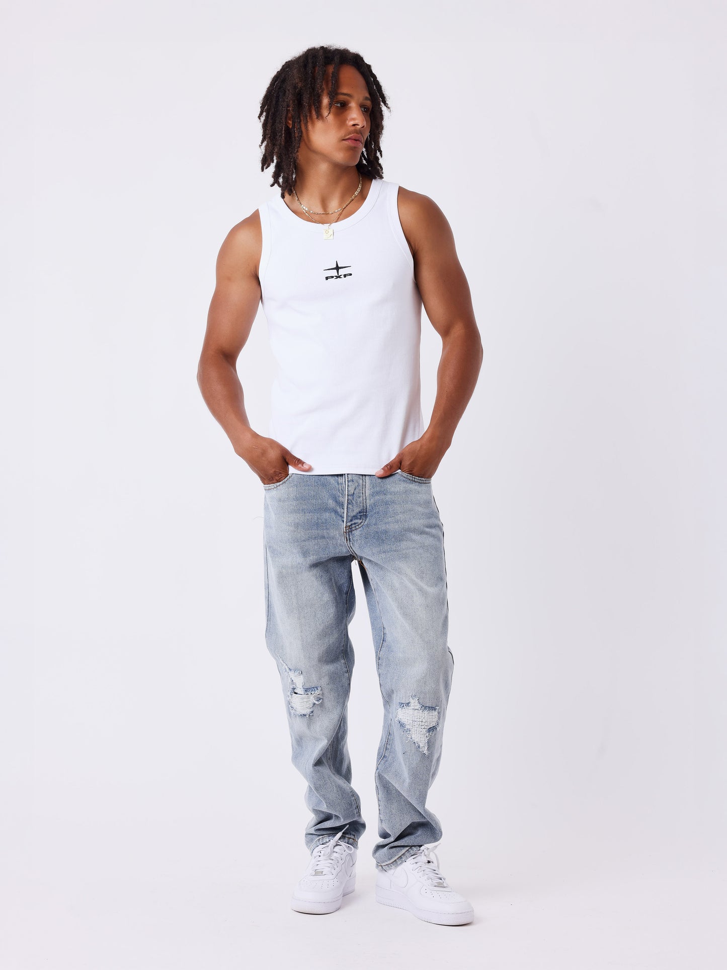 Jeans med revnedetaljer