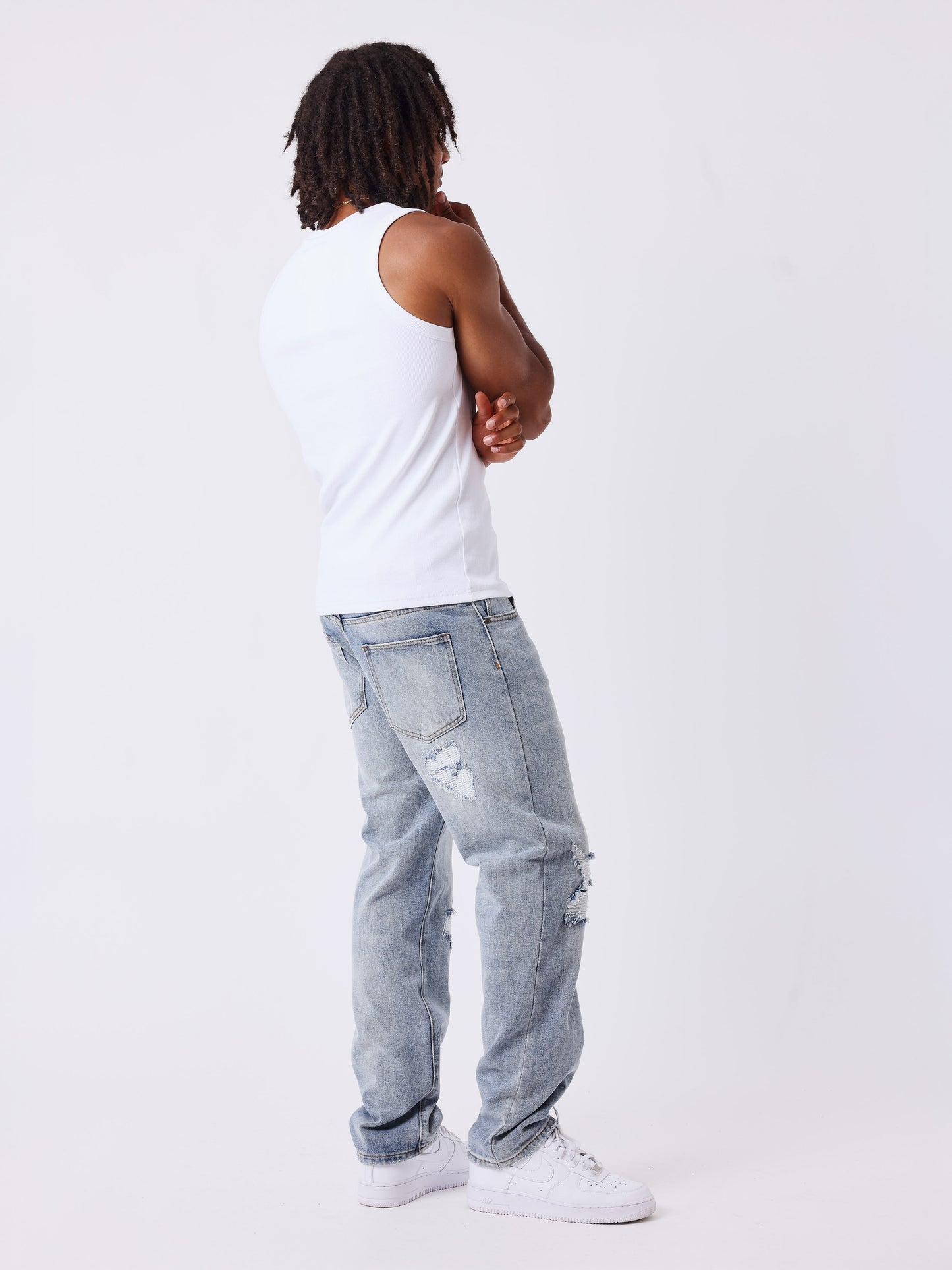 Jeans med revnedetaljer