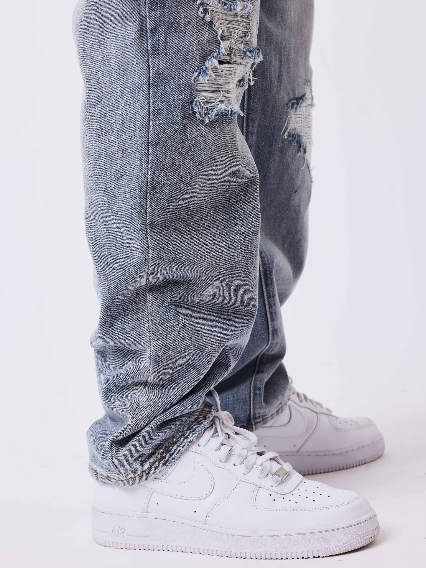 Jeans med revnedetaljer
