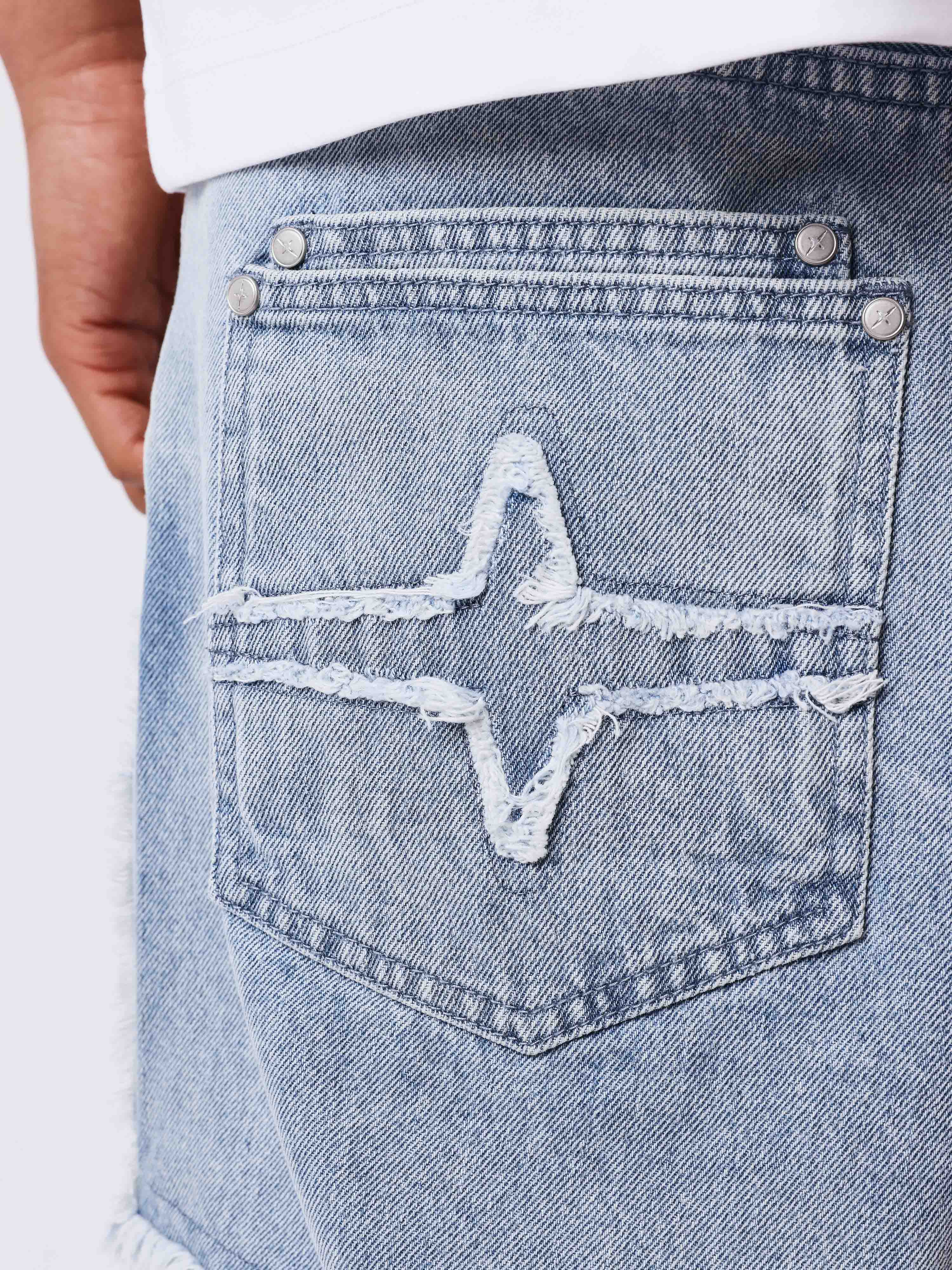 Short denim com detalhes desfiados PXP-6