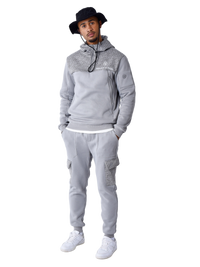 2444050-gris-clair-modelshot
