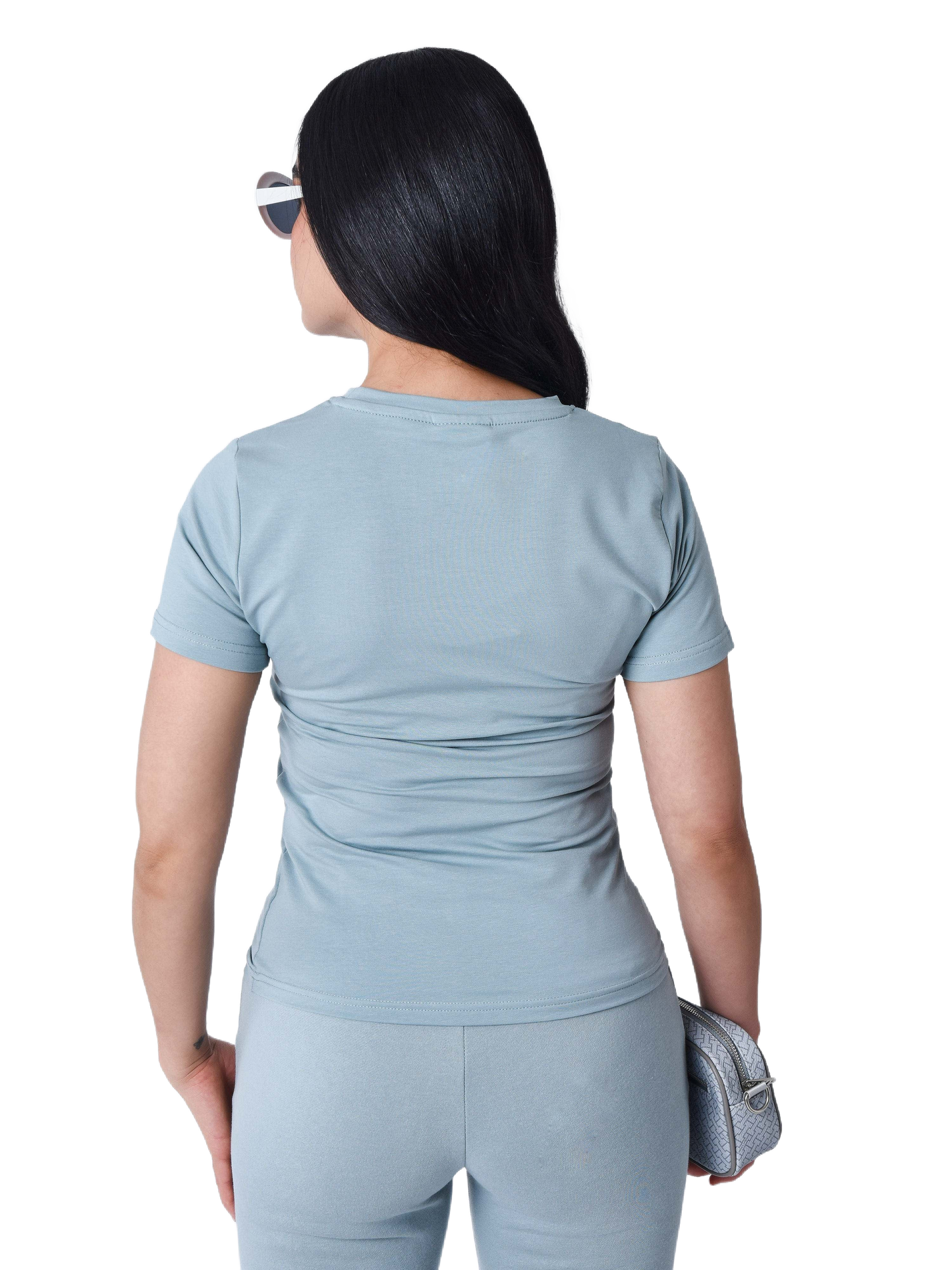 tee-shirt-basic-broderie-logo-signature-bleu-vert-modelshot