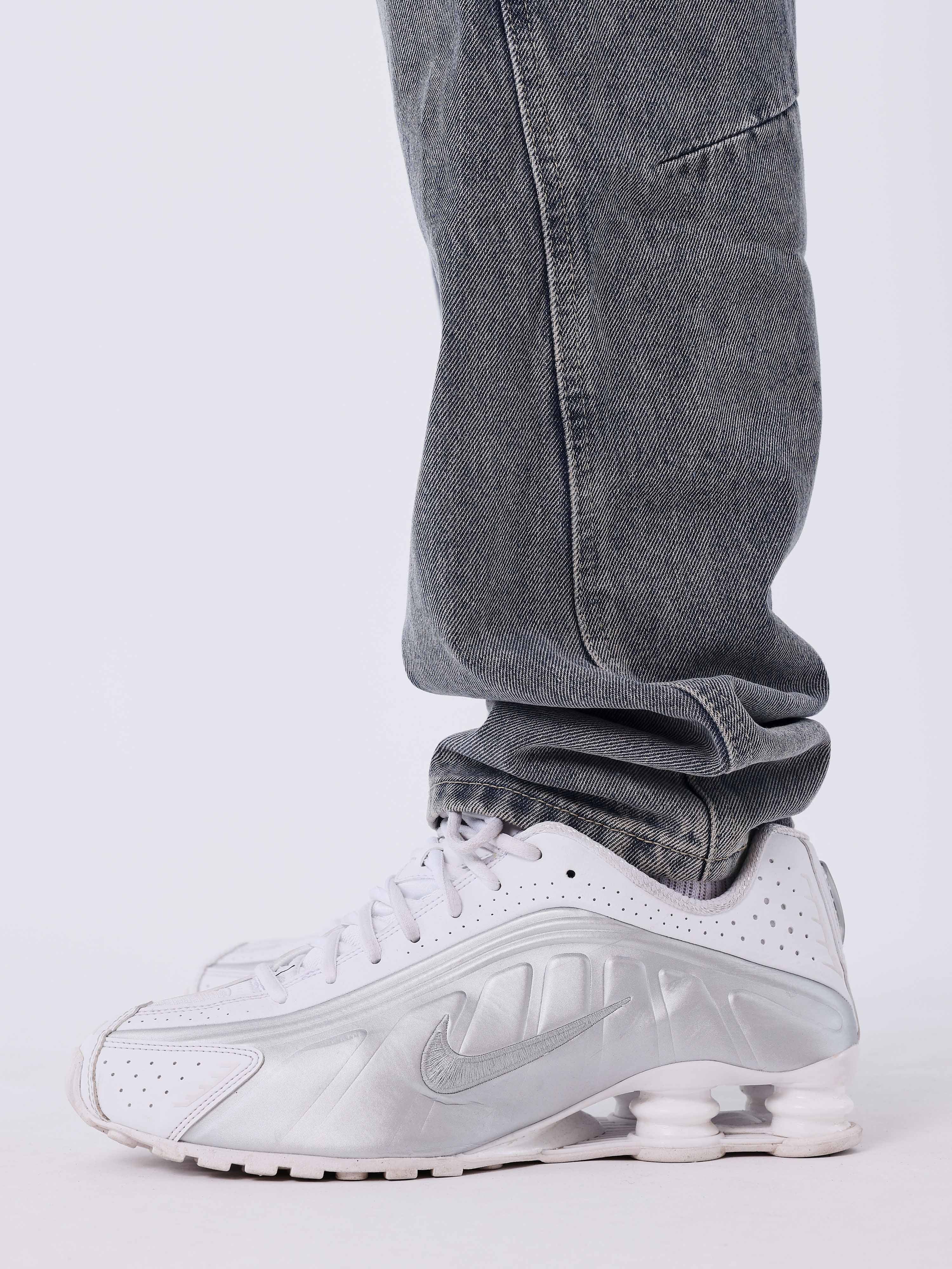 Jeans mit Used-Effekt und beweglichem Schnitt-6