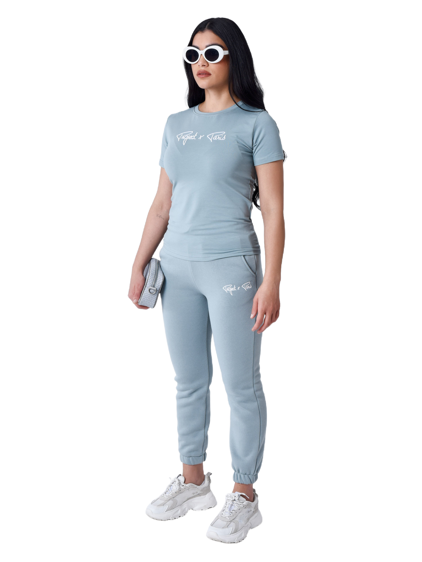 tee-shirt-basic-broderie-logo-signature-bleu-vert-modelshot