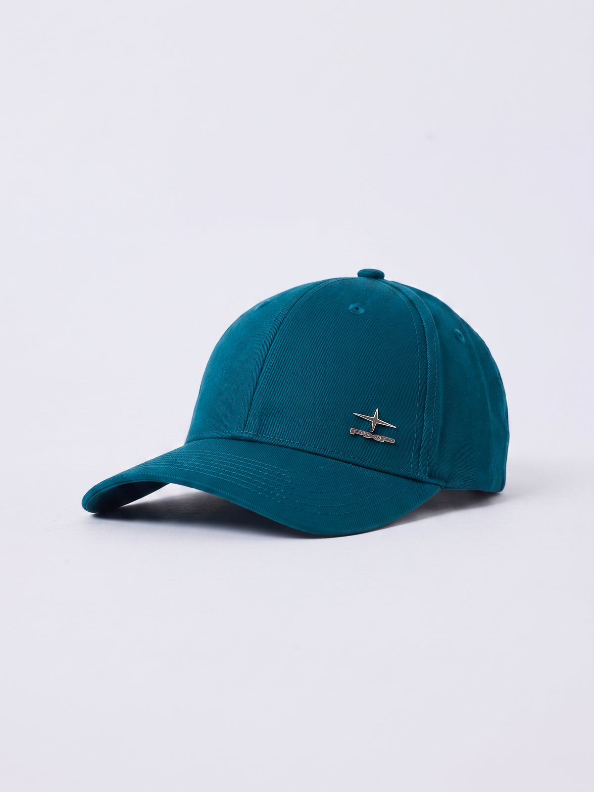Canvas cap with metal logo