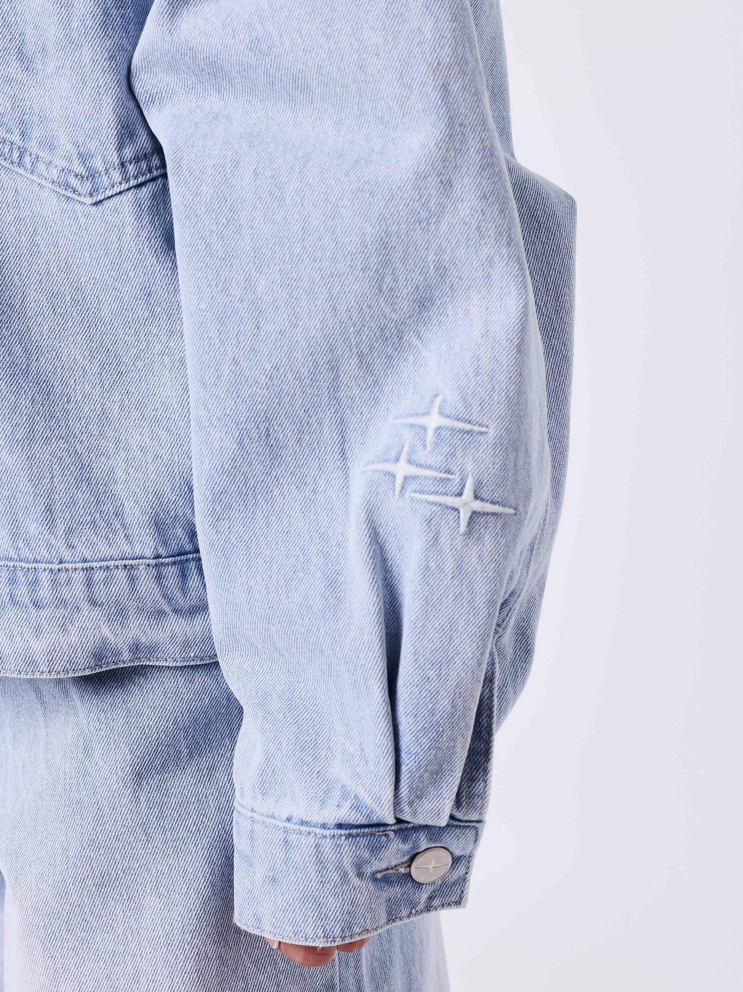 Giacca oversize in denim blu slavato con impunture Polaris