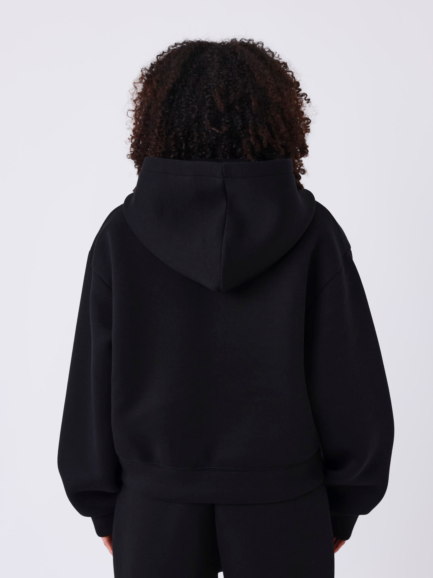 Sweatshirt com capuz e zíper em neoprene-2