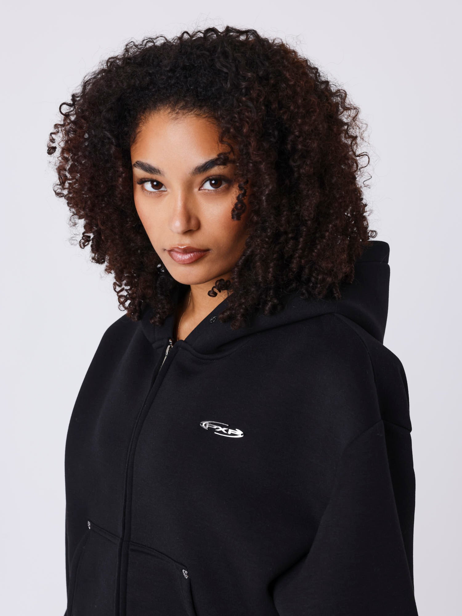 Sweatshirt com capuz e zíper em neoprene-3