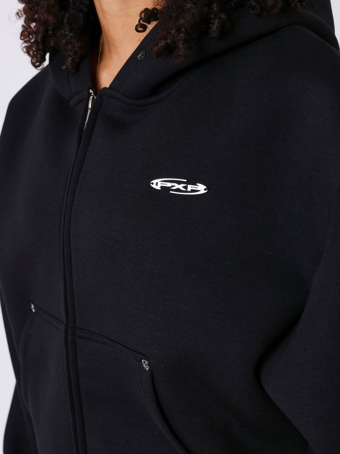 Sweatshirt com capuz e zíper em neoprene