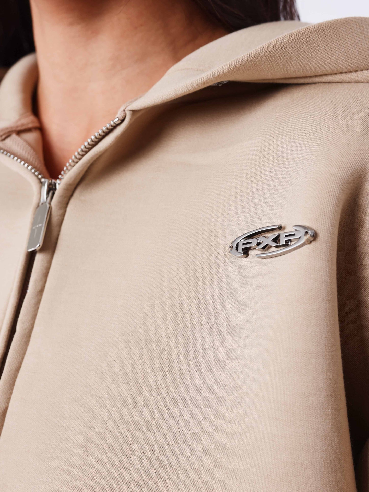 Sweat com capuz e zíper em neoprene