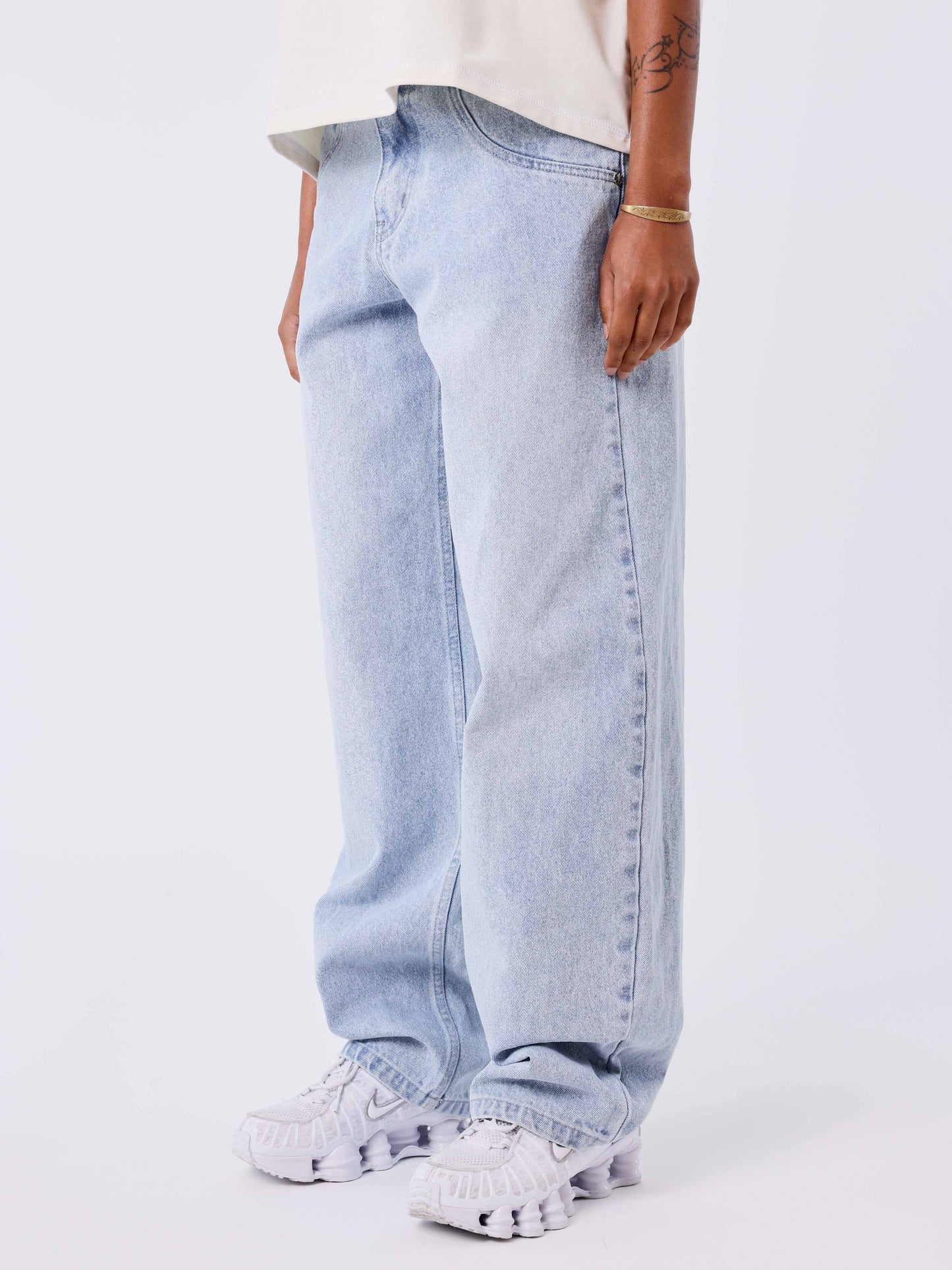 Jeans barrel in denim blu slavato