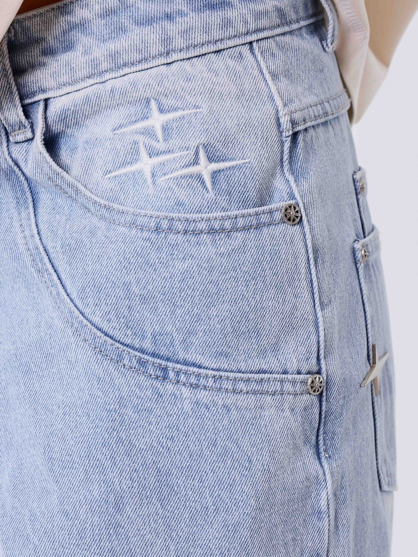 Jeans barrel in denim blu slavato