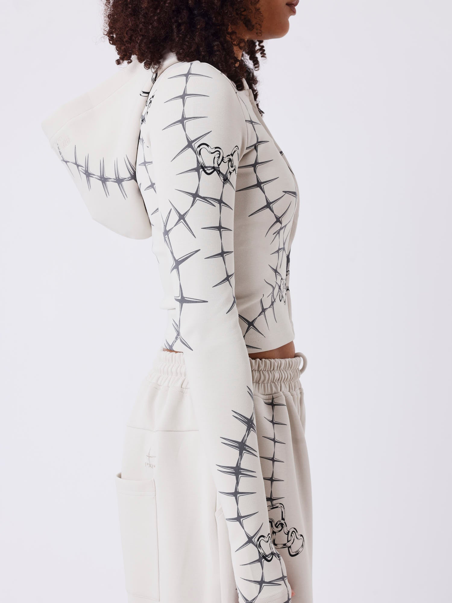 Reißverschluss-Hoodie mit Stacheldraht- und Kettenprint-6