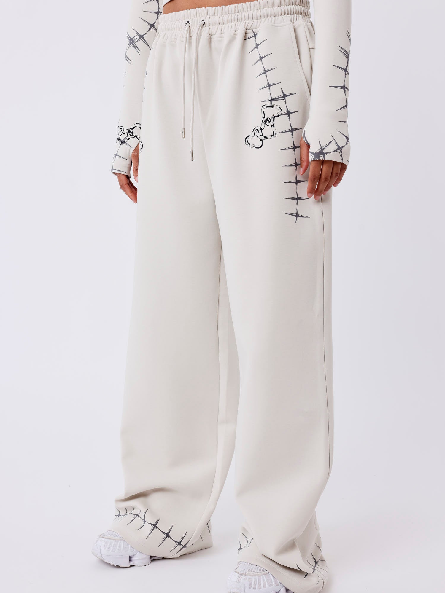 Jogginghose mit Stacheldraht- und Kettenprint-3