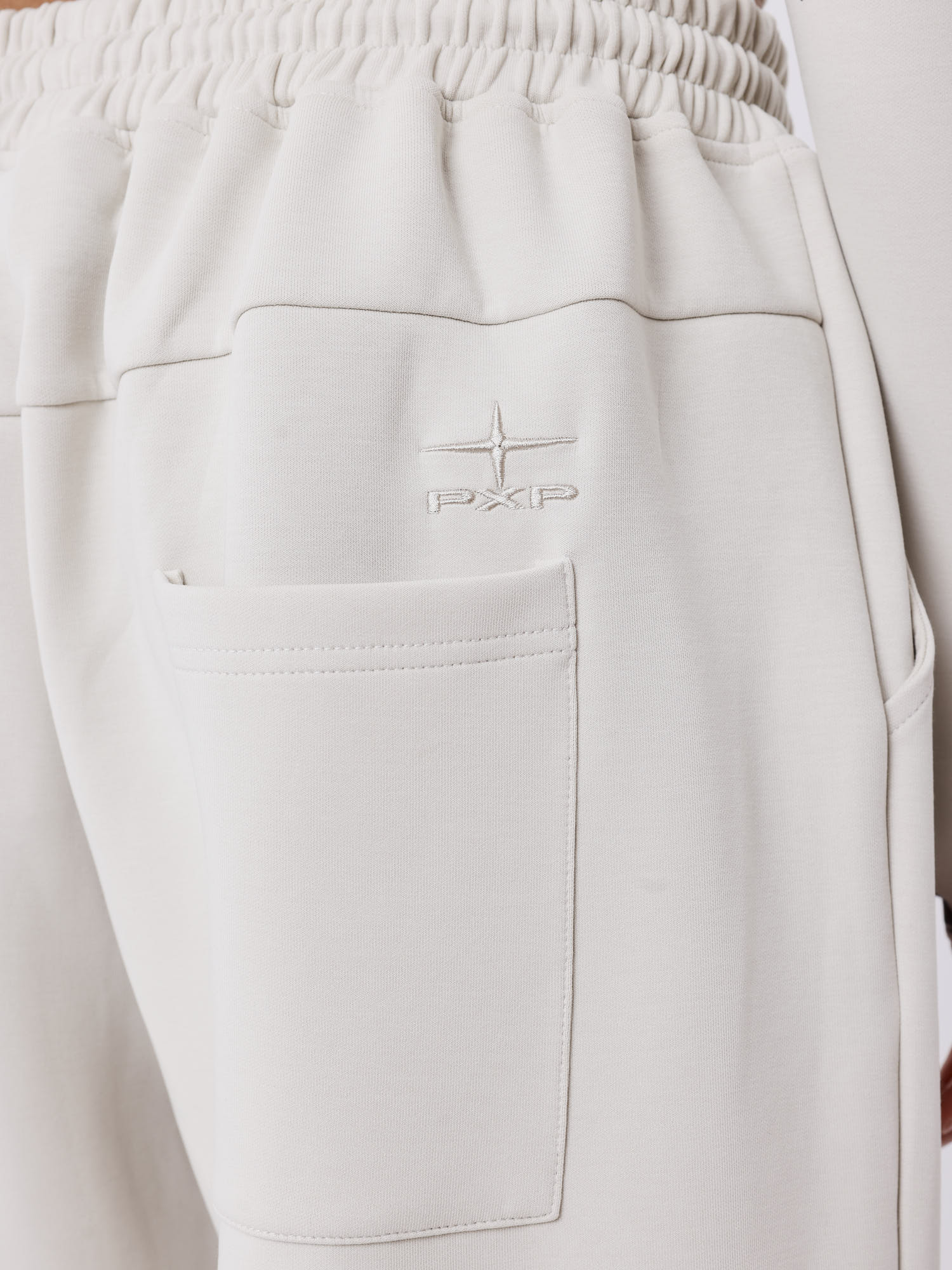 Jogginghose mit Stacheldraht- und Kettenprint-7