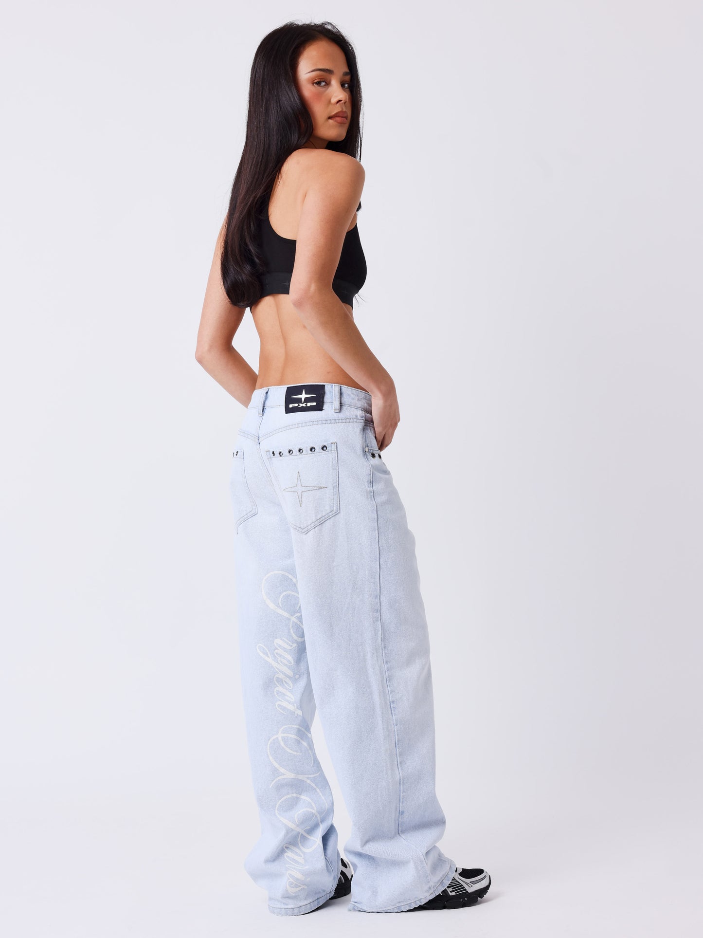 Jeans mit Ösen