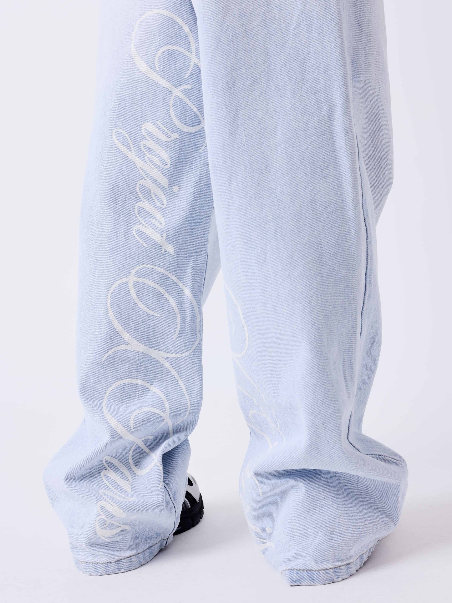 Jeans mit Ösen